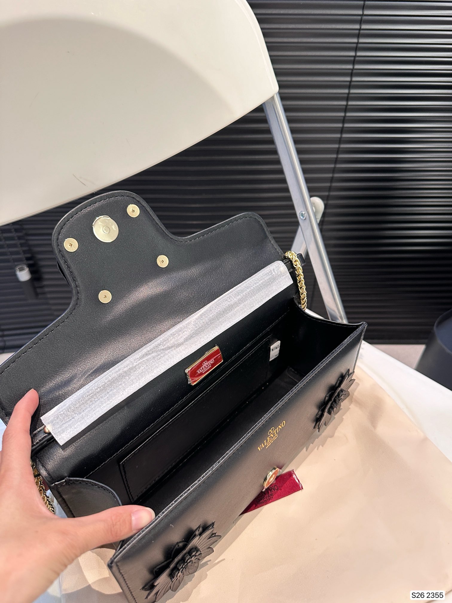 V-NO Three-dimensional flower shoulder bag