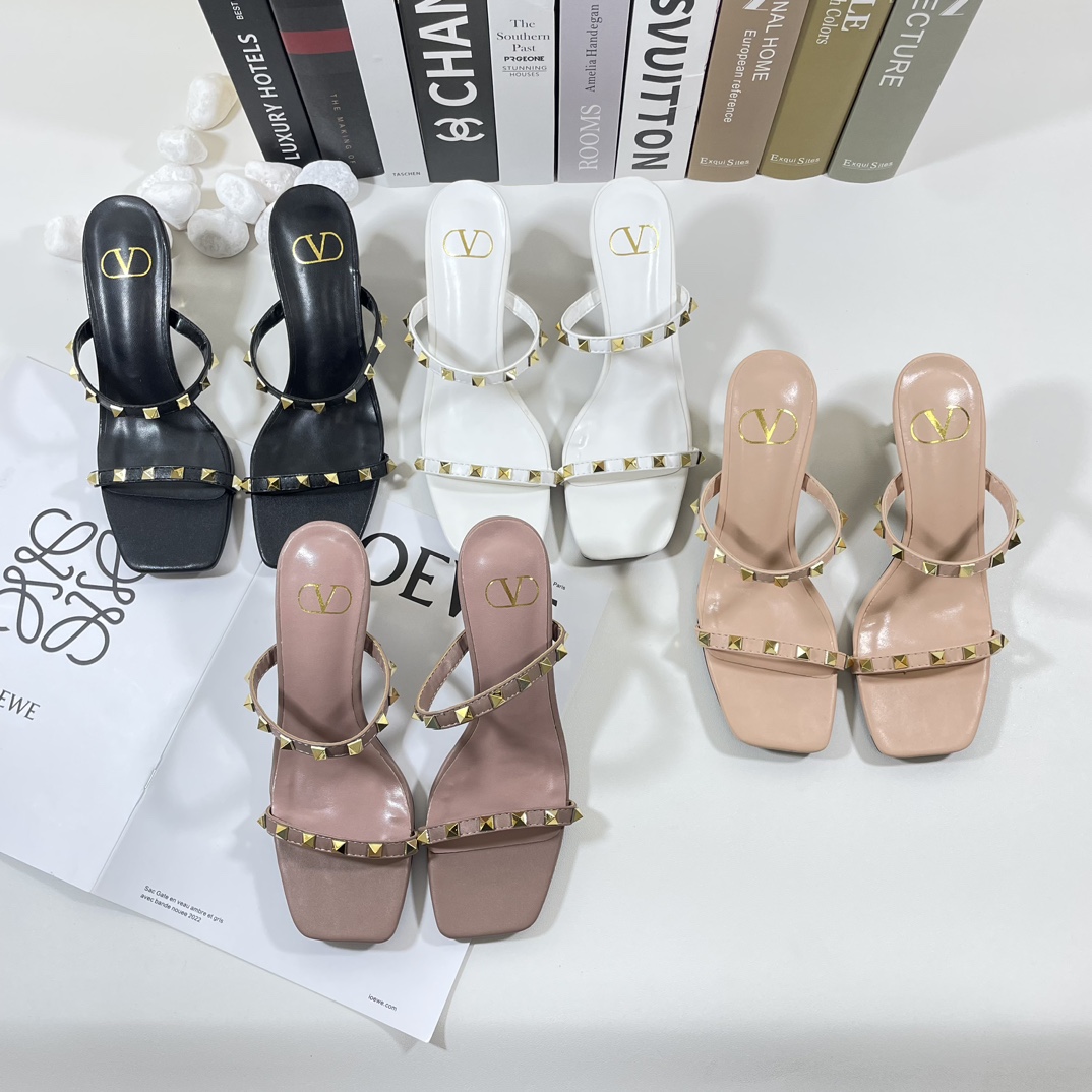 V-NO Flat-heeled sandals