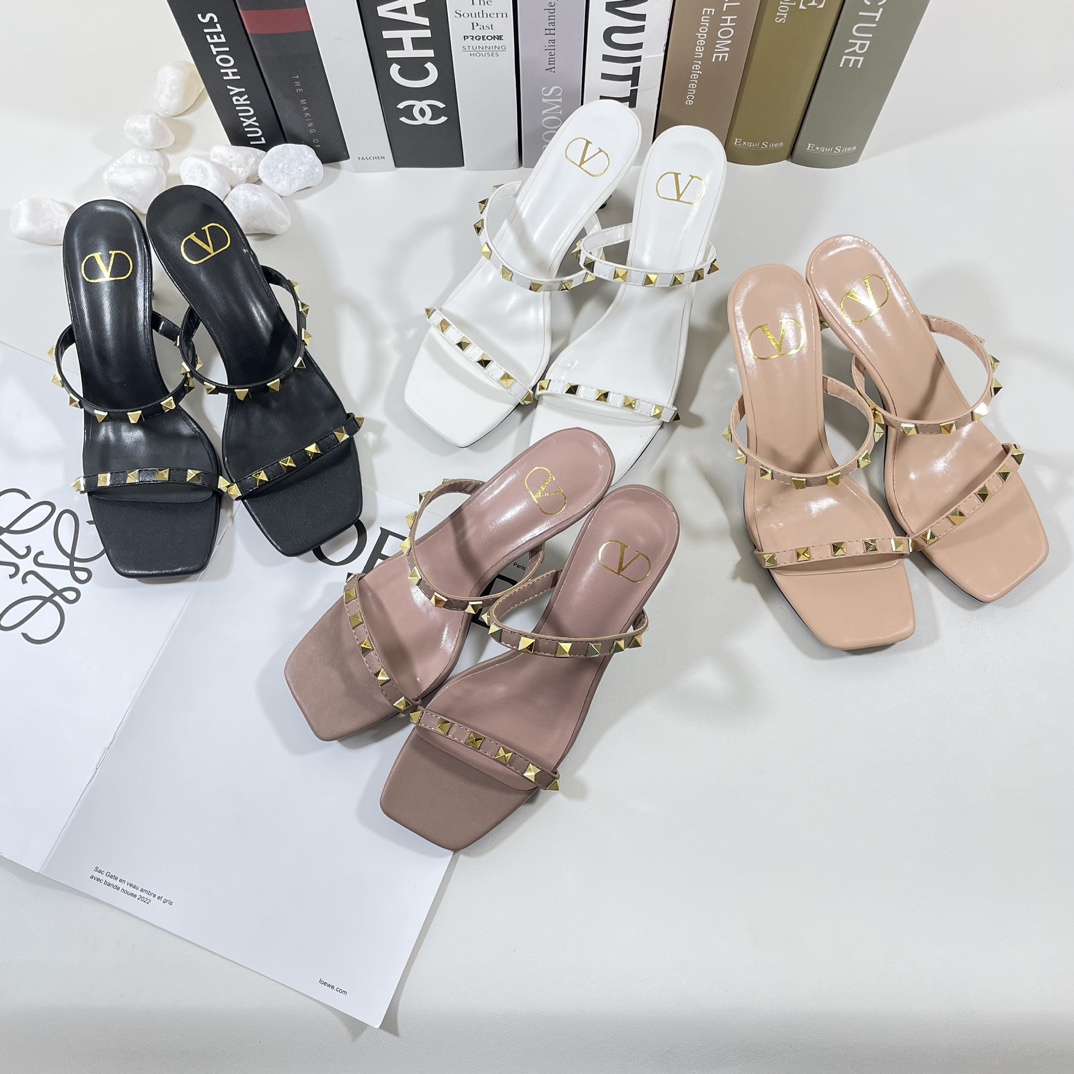 V-NO Flat-heeled sandals
