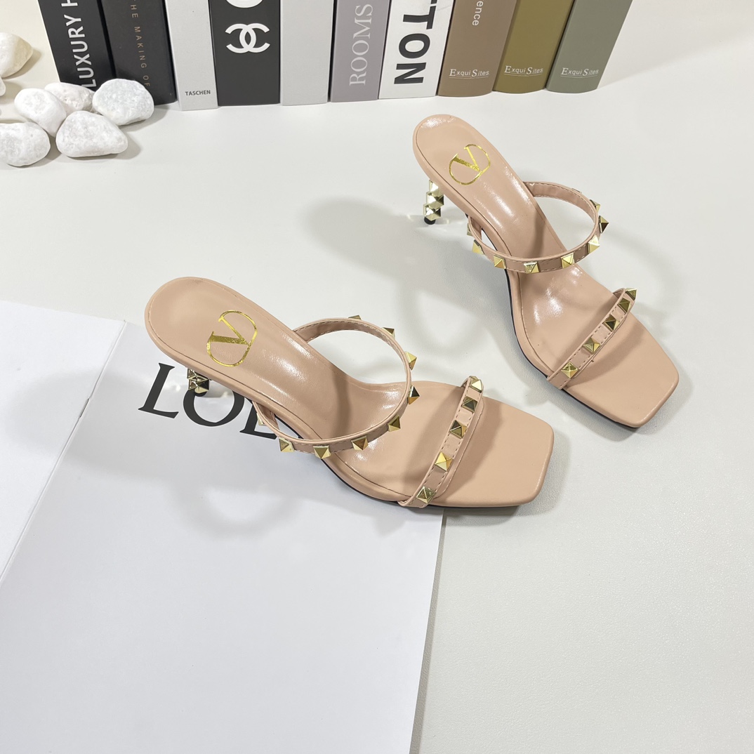 V-NO Flat-heeled sandals