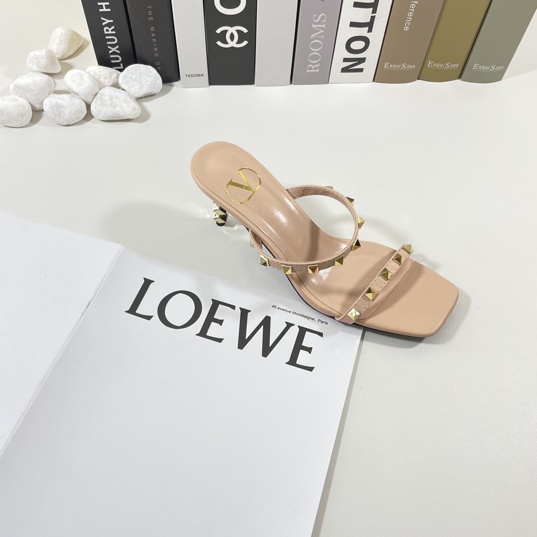 V-NO Flat-heeled sandals