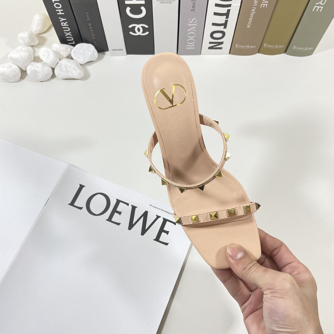 V-NO Flat-heeled sandals