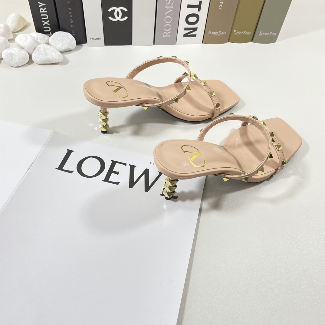 V-NO Flat-heeled sandals