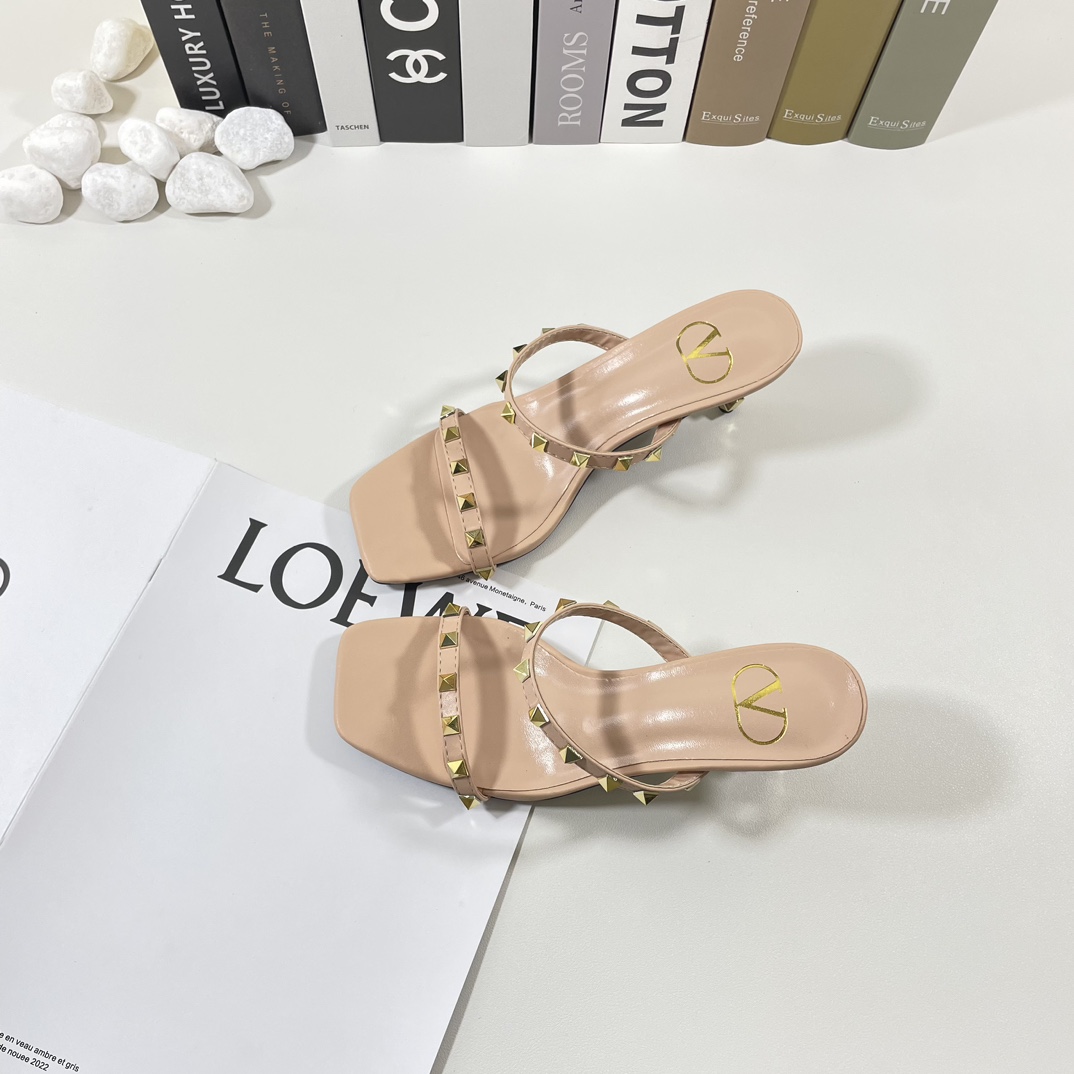 V-NO Flat-heeled sandals