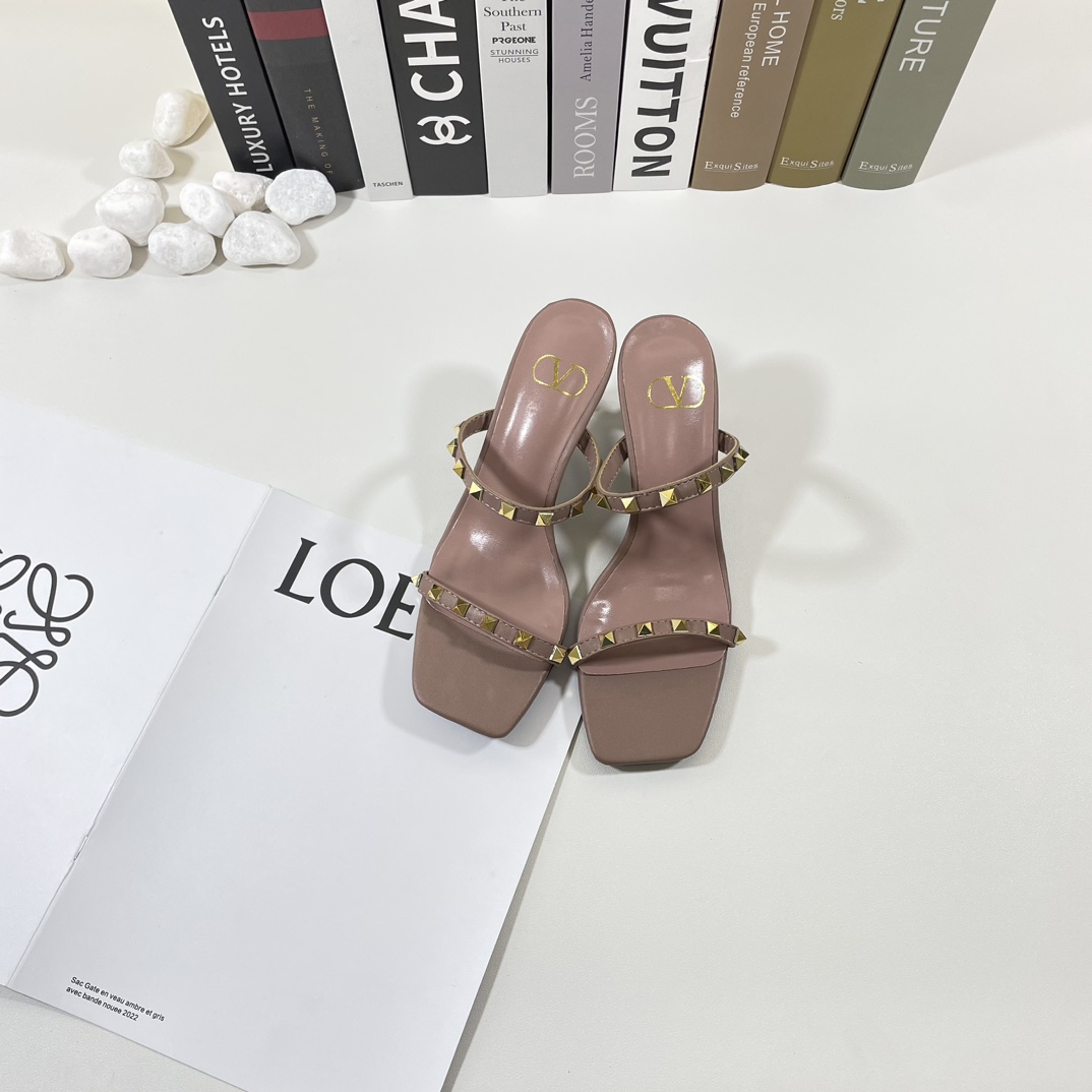 V-NO Flat-heeled sandals