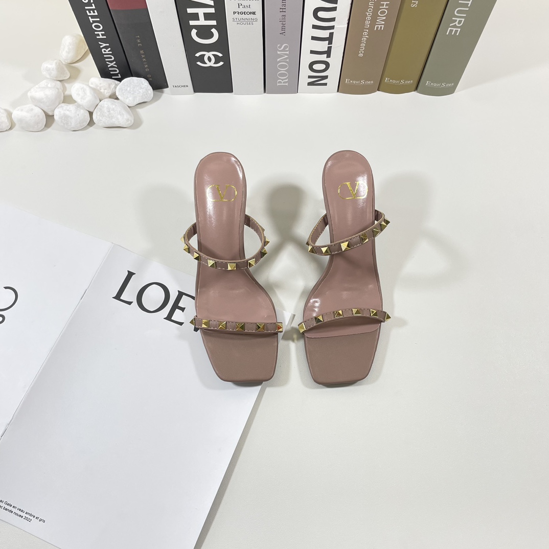 V-NO Flat-heeled sandals