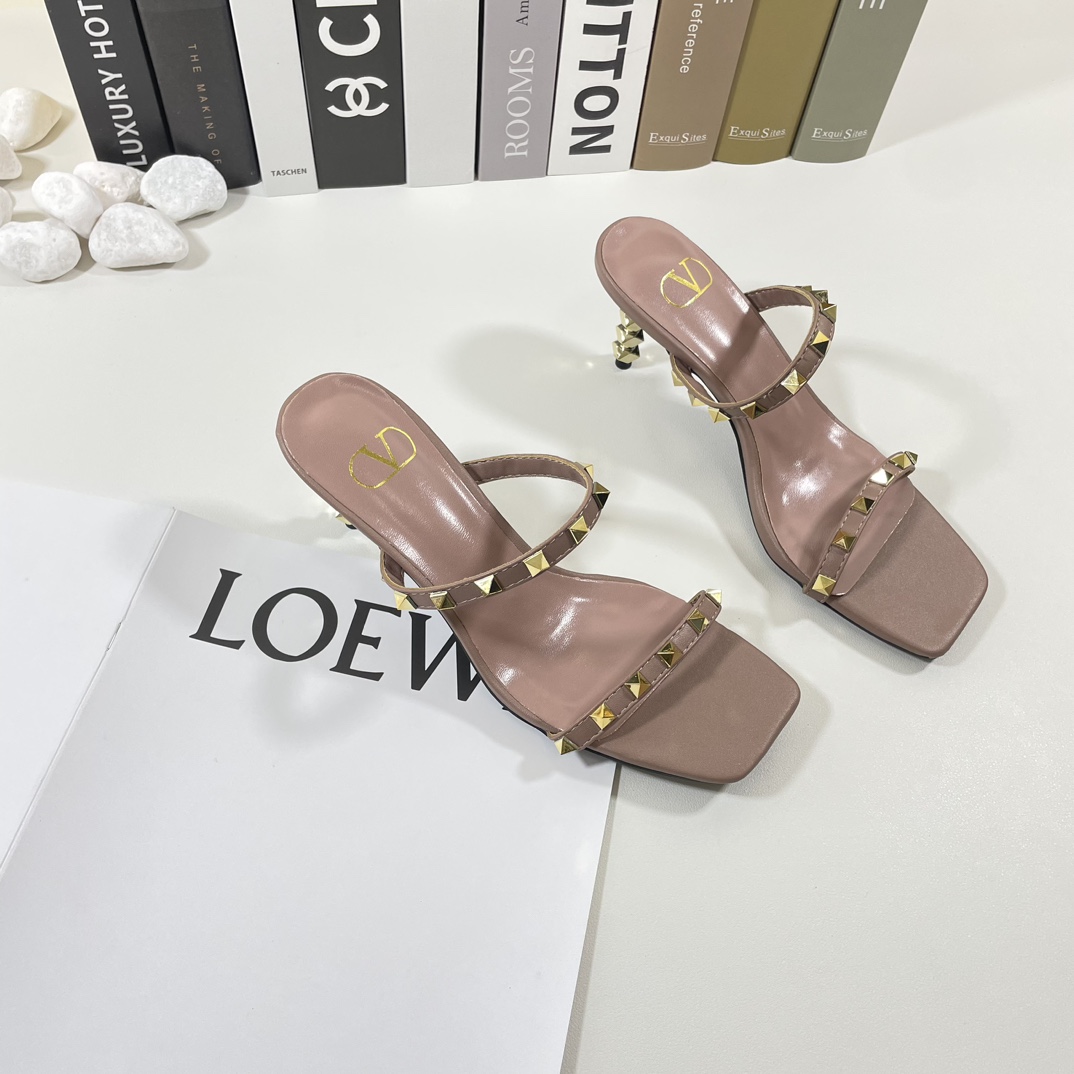 V-NO Flat-heeled sandals
