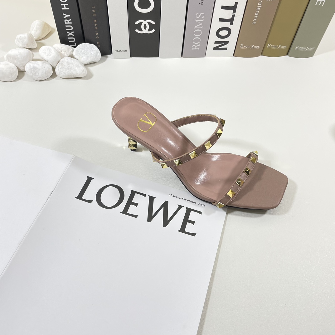 V-NO Flat-heeled sandals