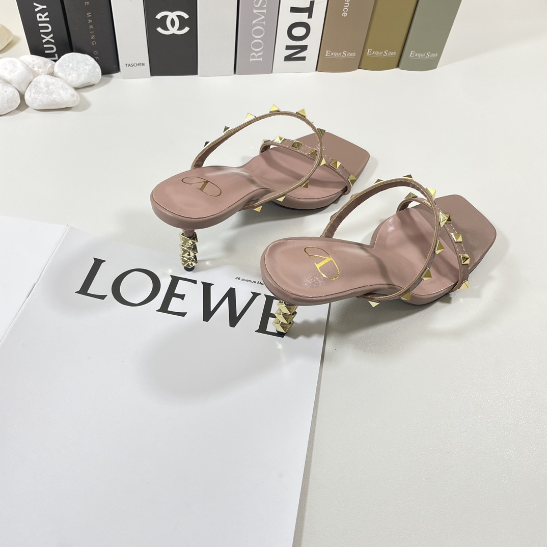 V-NO Flat-heeled sandals