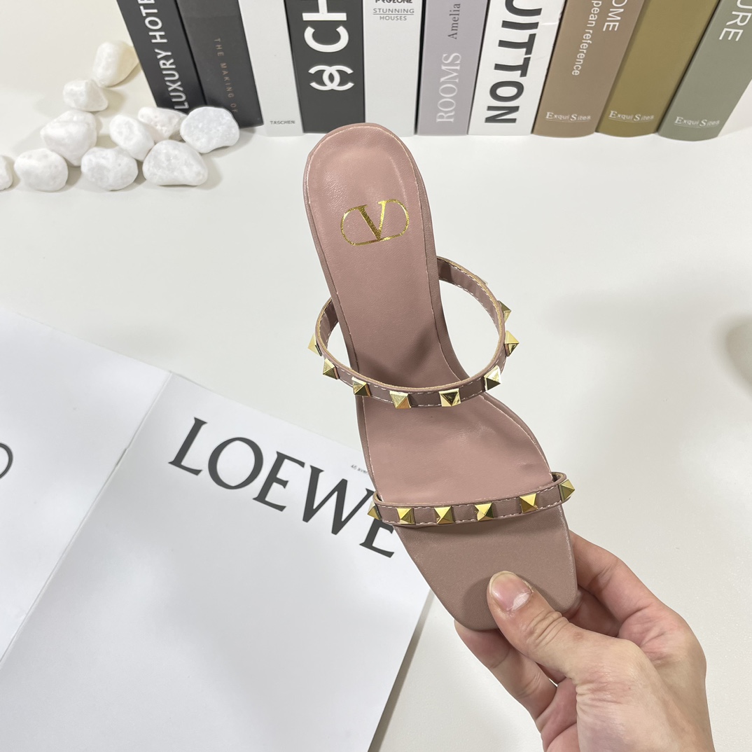 V-NO Flat-heeled sandals