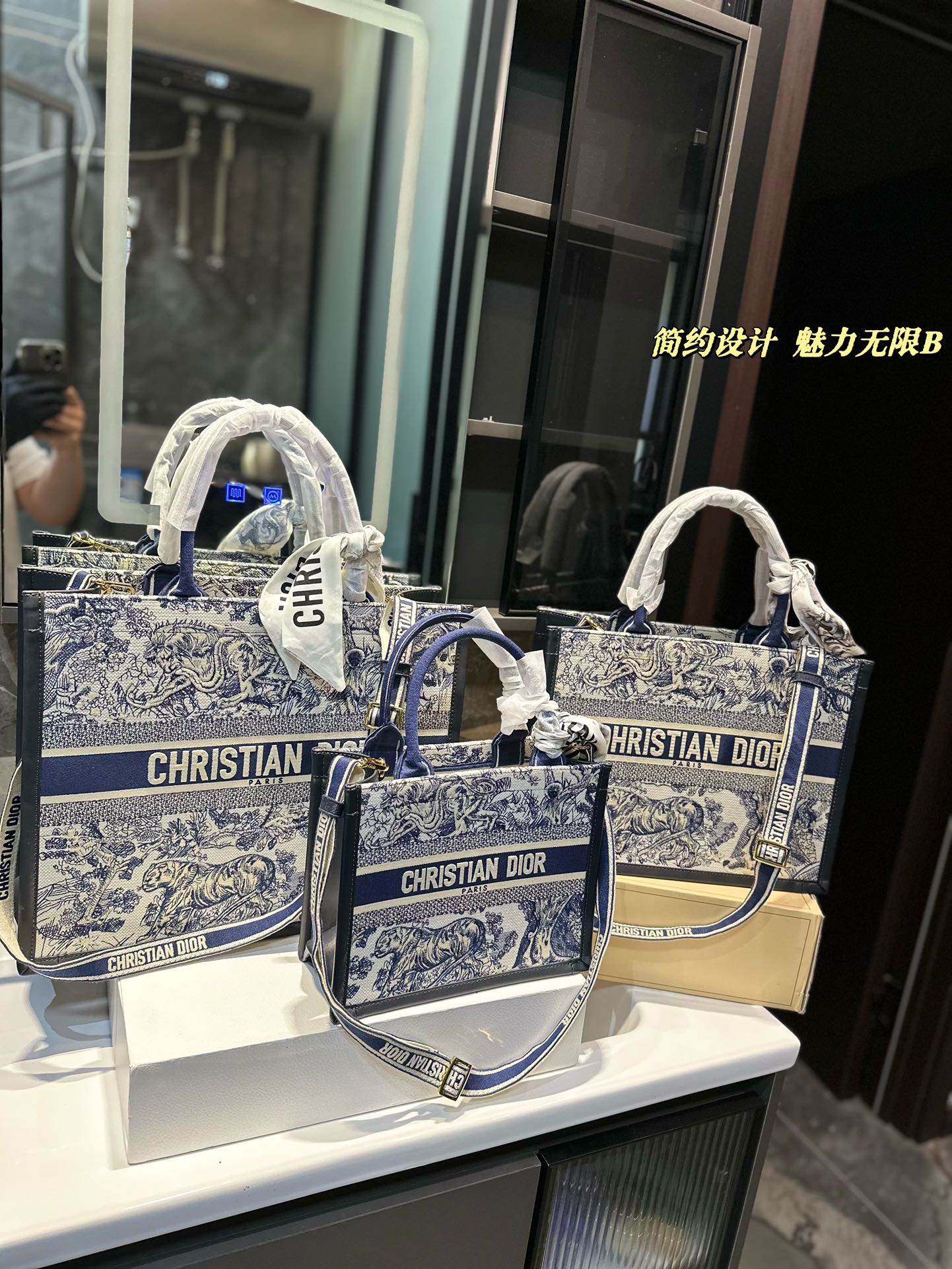 D-R embroidery tote bag