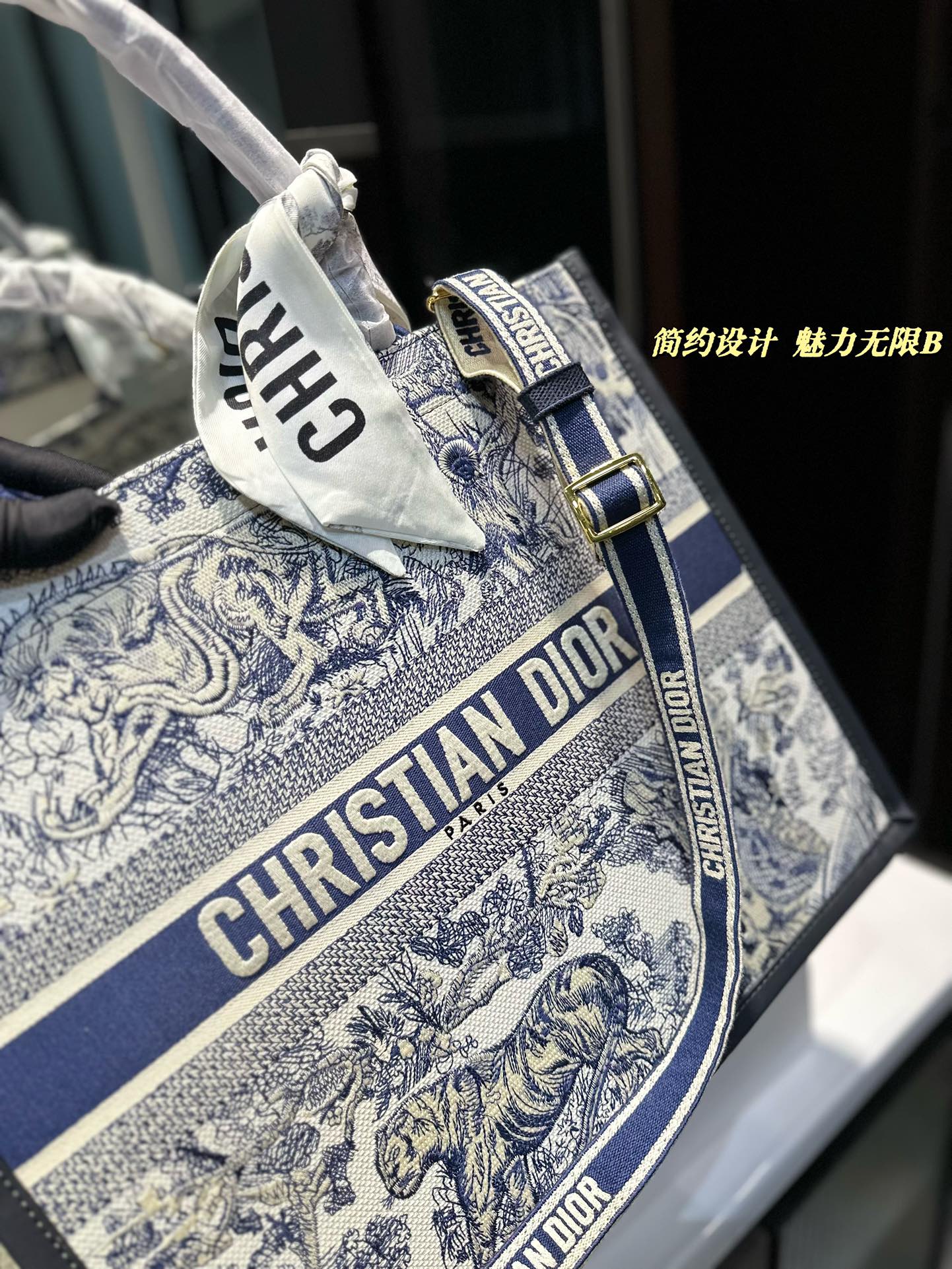 D-R embroidery tote bag