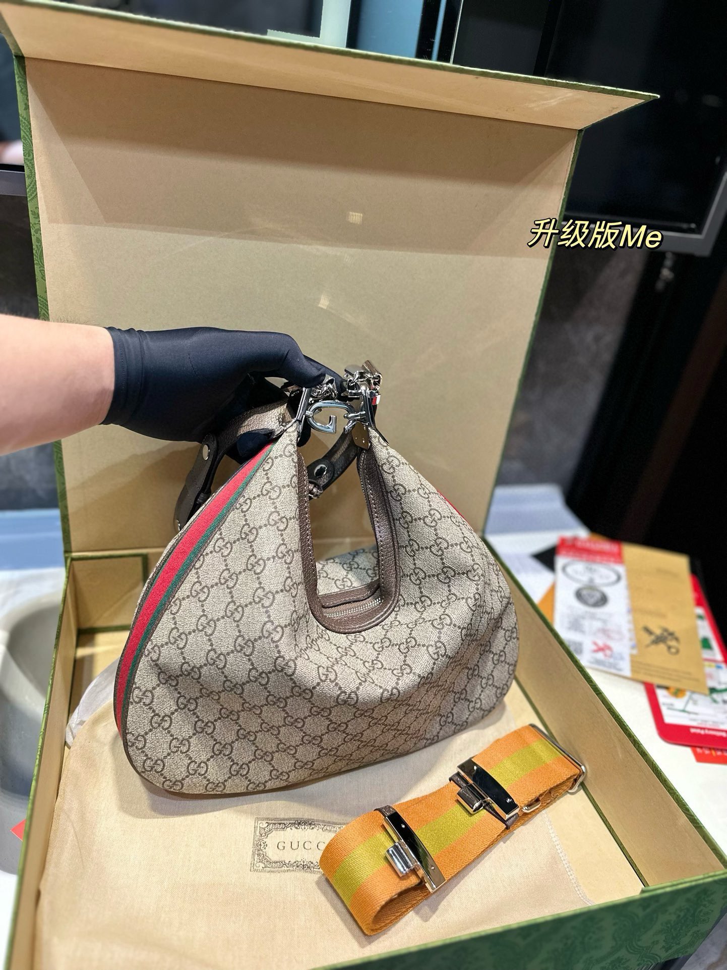  G-G  Attaché unlocks the trend password that modern and fashionable girls should have.