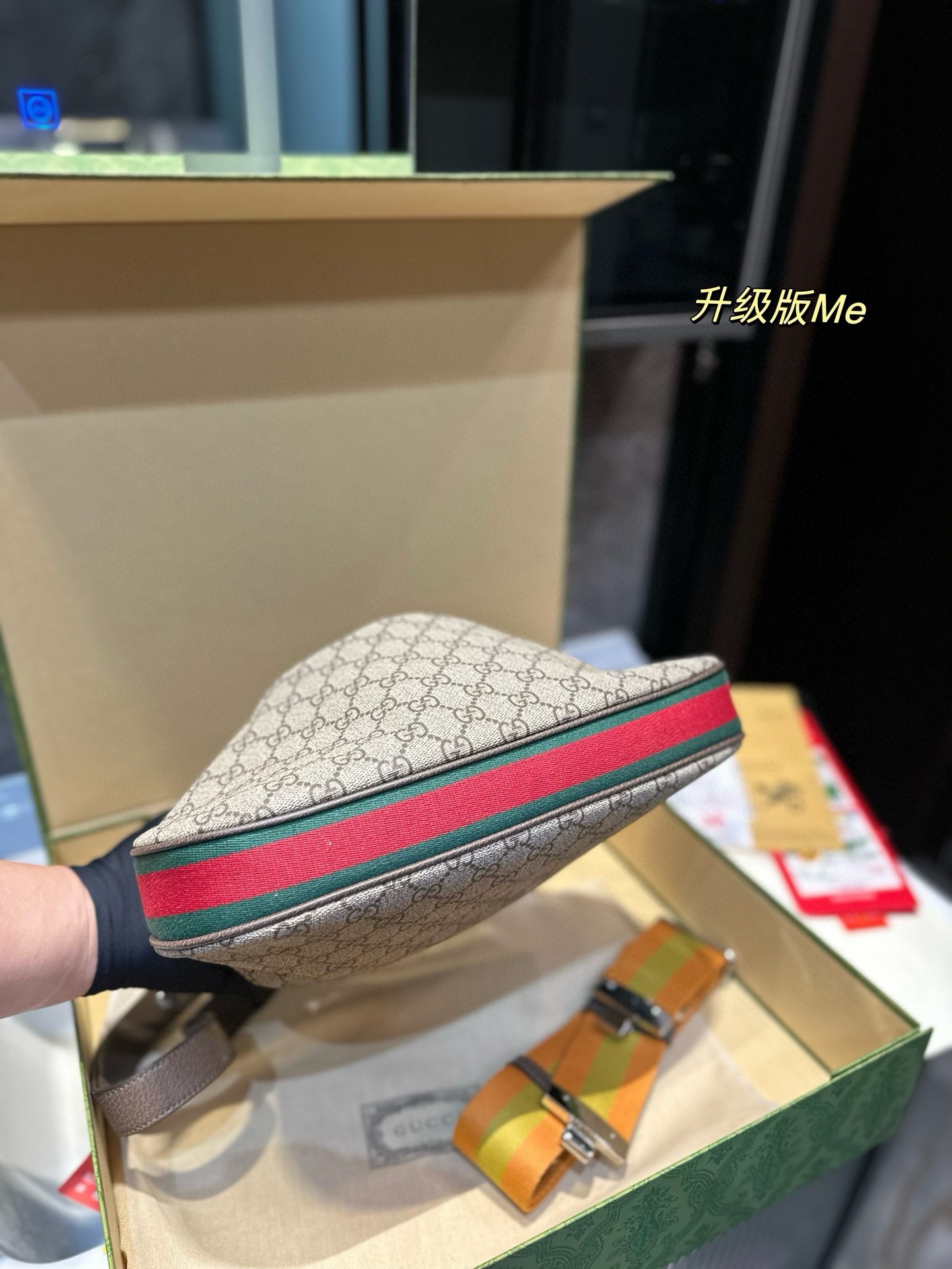  G-G  Attaché unlocks the trend password that modern and fashionable girls should have.