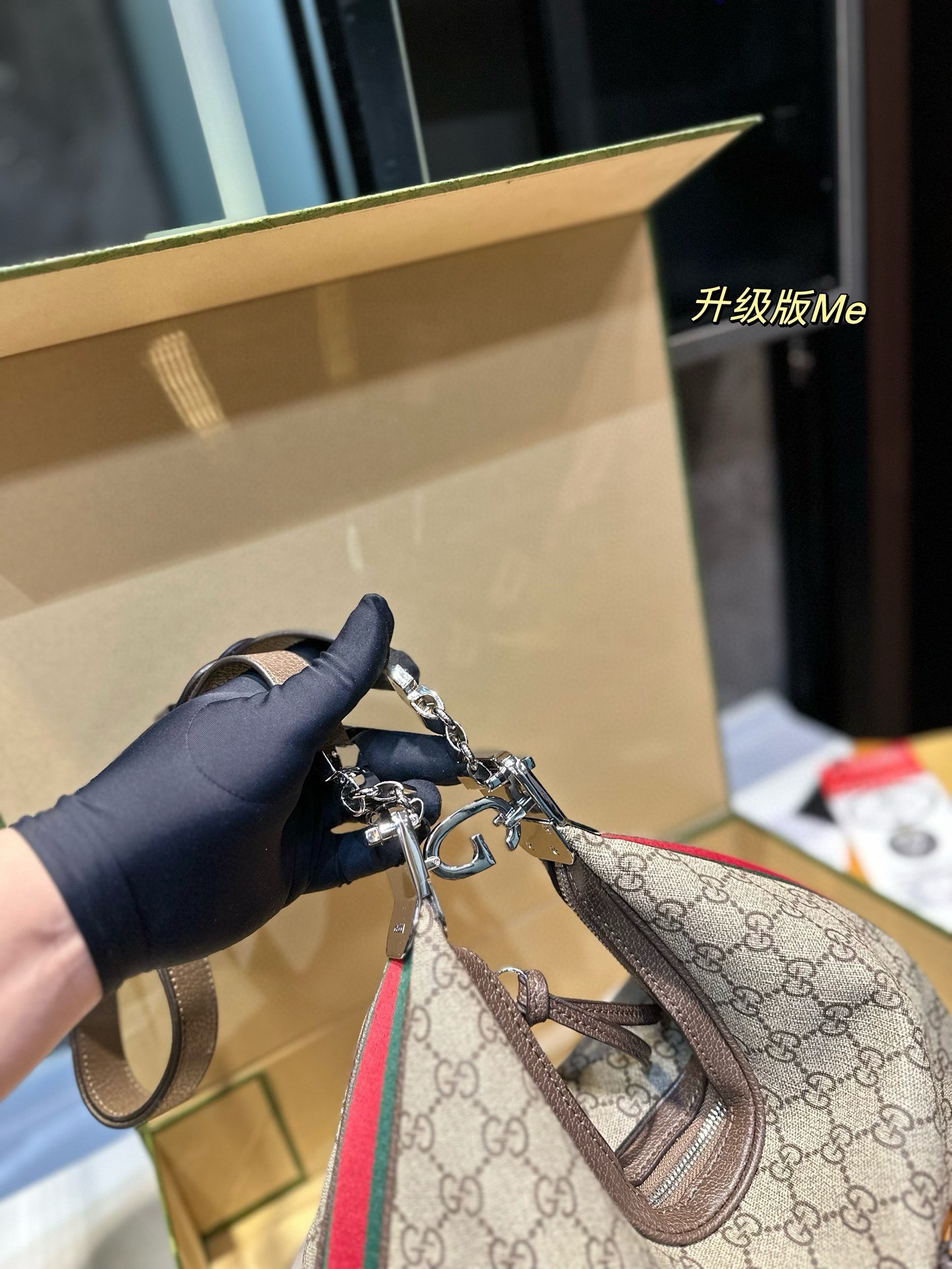  G-G  Attaché unlocks the trend password that modern and fashionable girls should have.