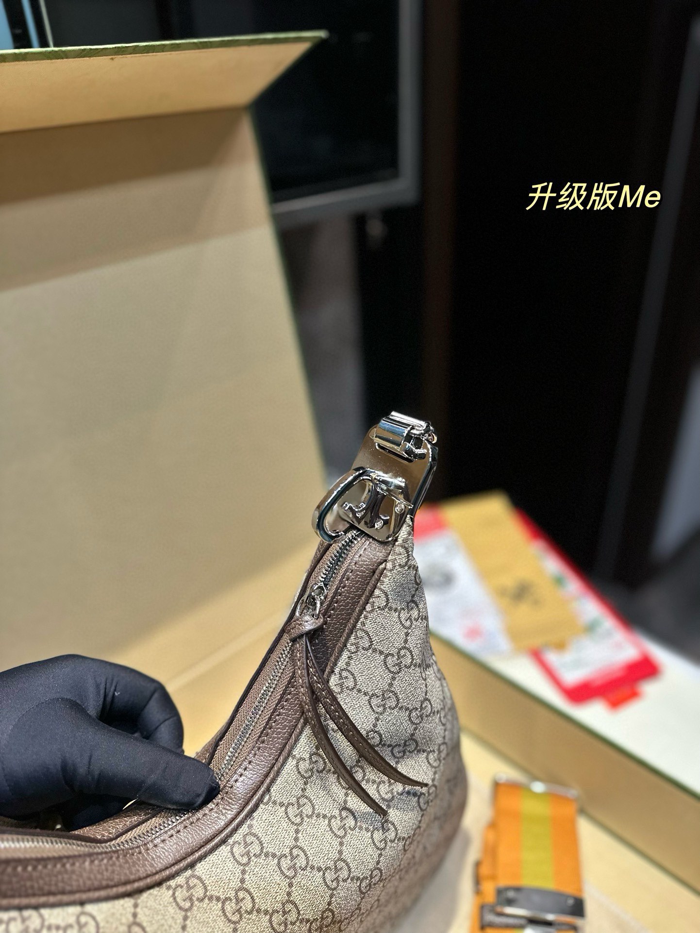  G-G  Attaché unlocks the trend password that modern and fashionable girls should have.