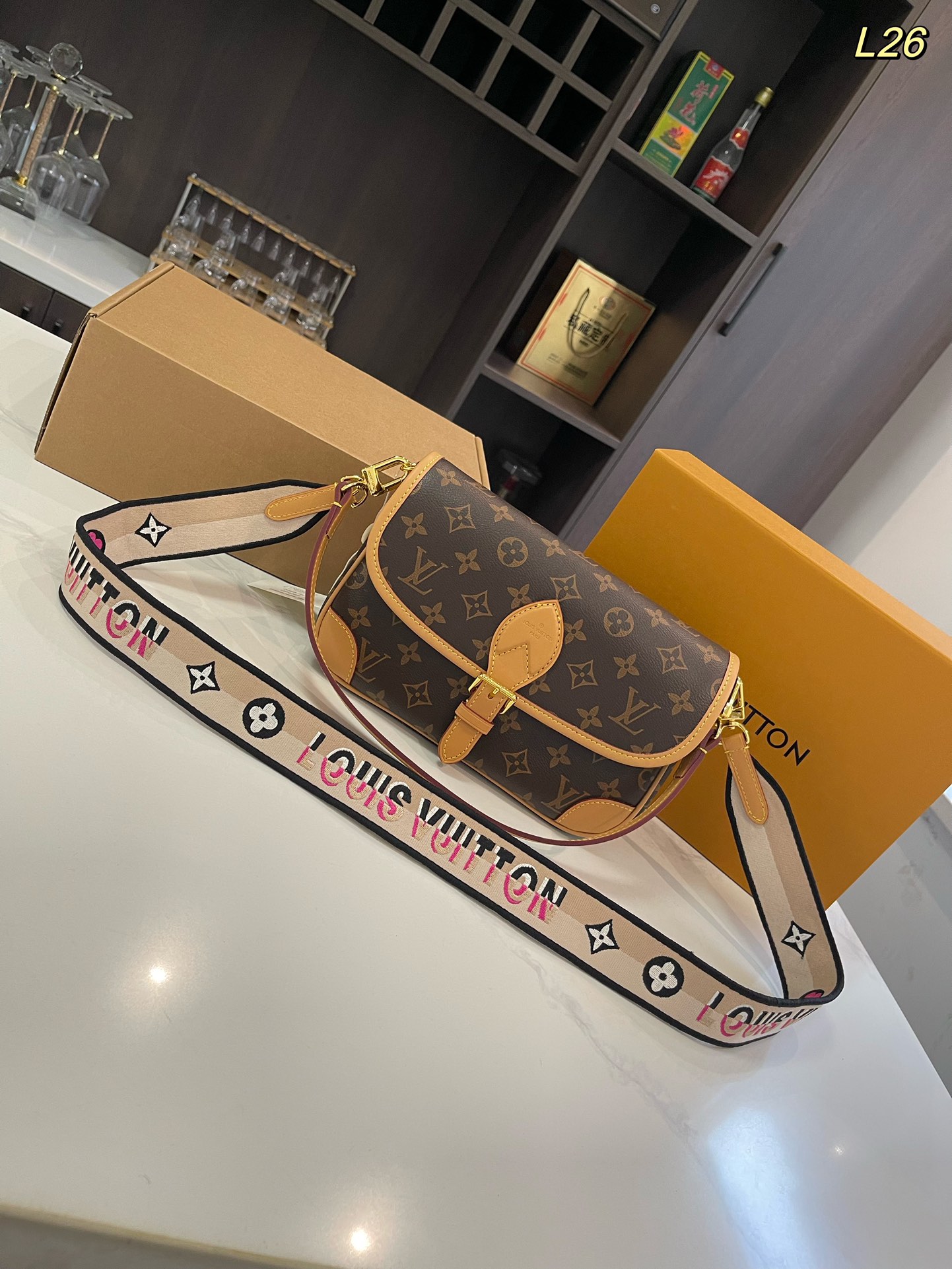 D-R New Diane presbyopic baguette bag