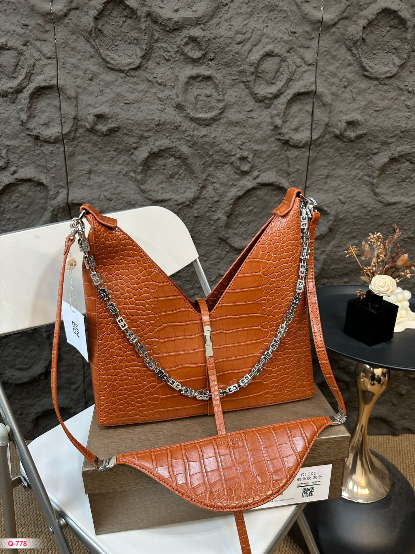 G-y Cut out Take the fashion and hold it.