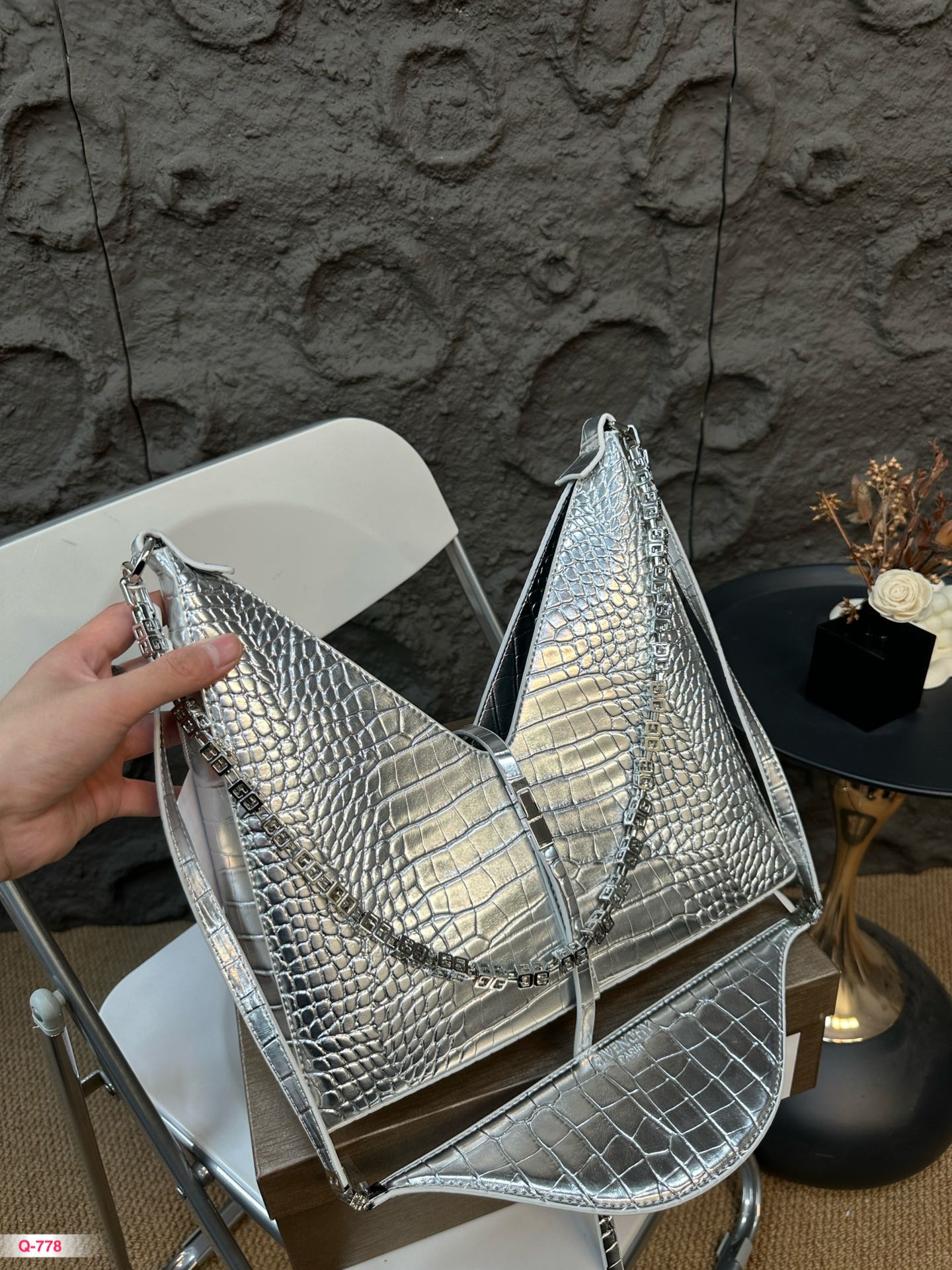 G-y Cut out Take the fashion and hold it.