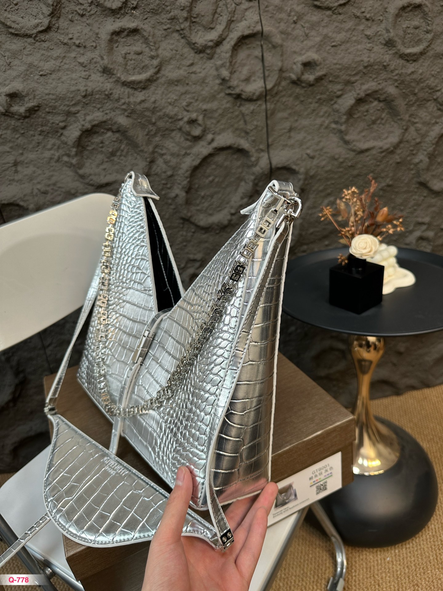 G-y Cut out Take the fashion and hold it.