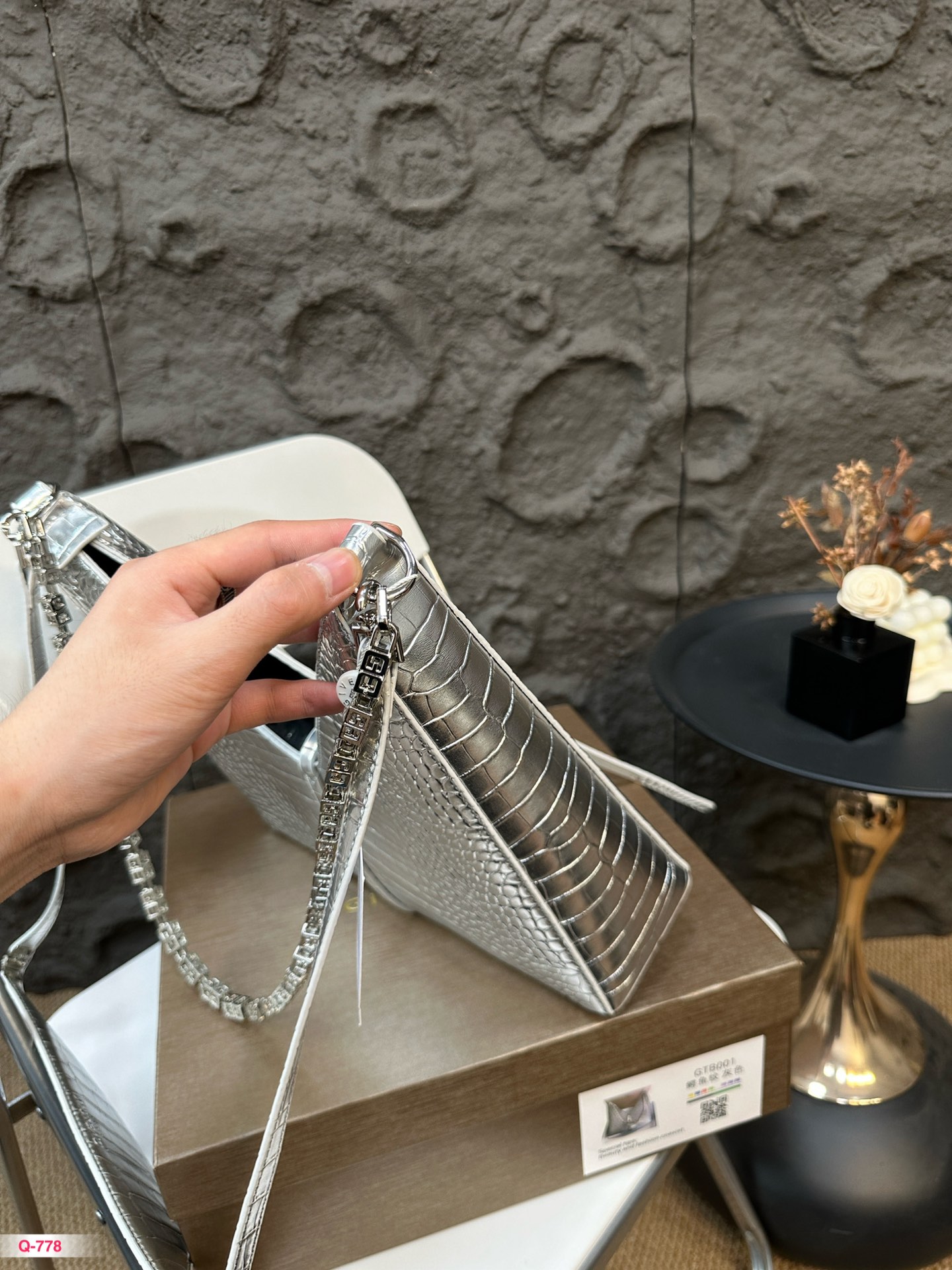 G-y Cut out Take the fashion and hold it.