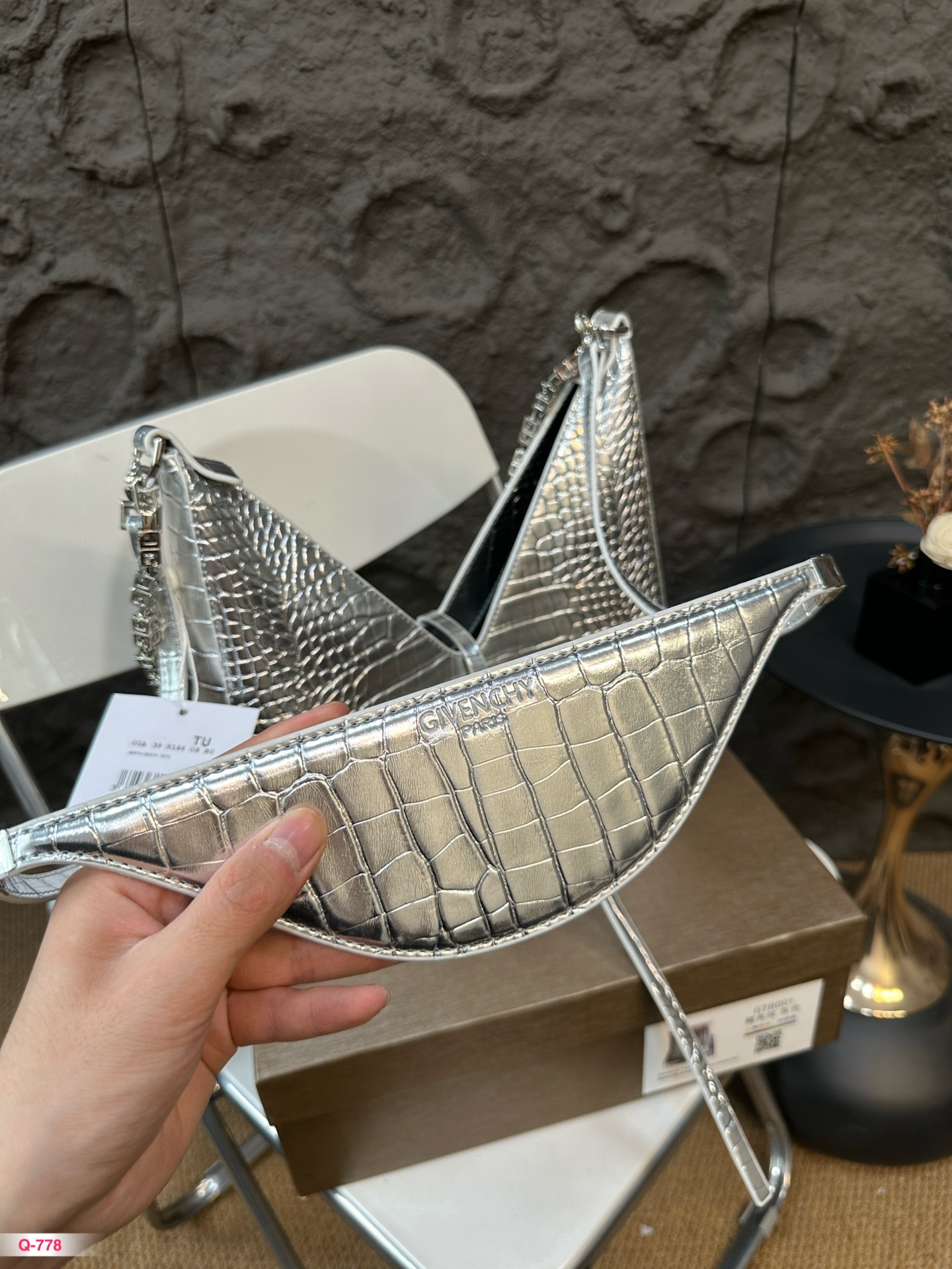 G-y Cut out Take the fashion and hold it.