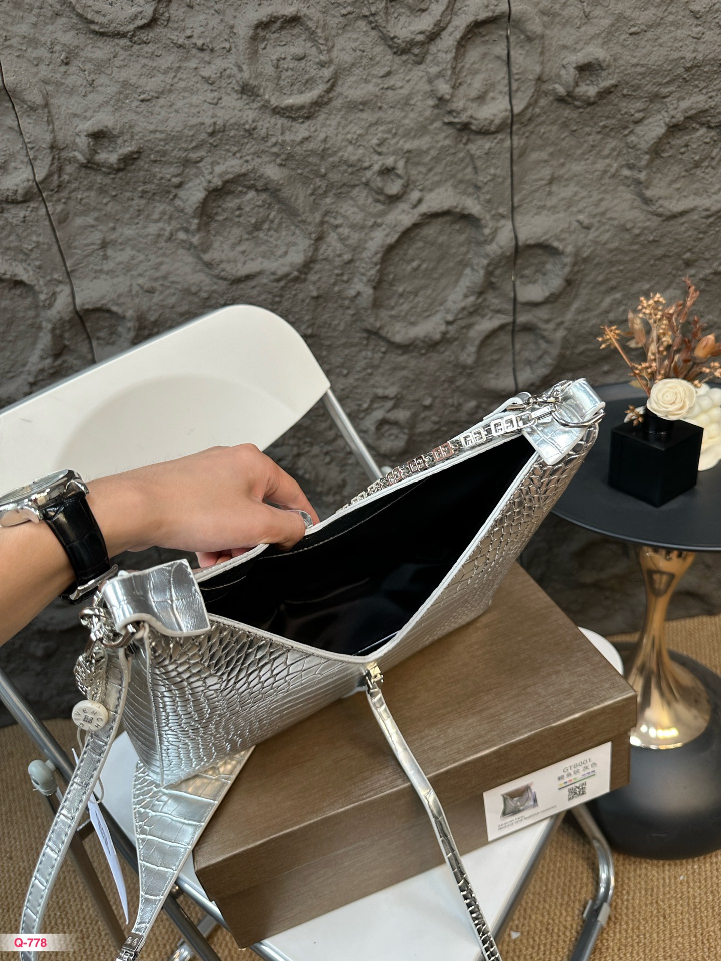 G-y Cut out Take the fashion and hold it.