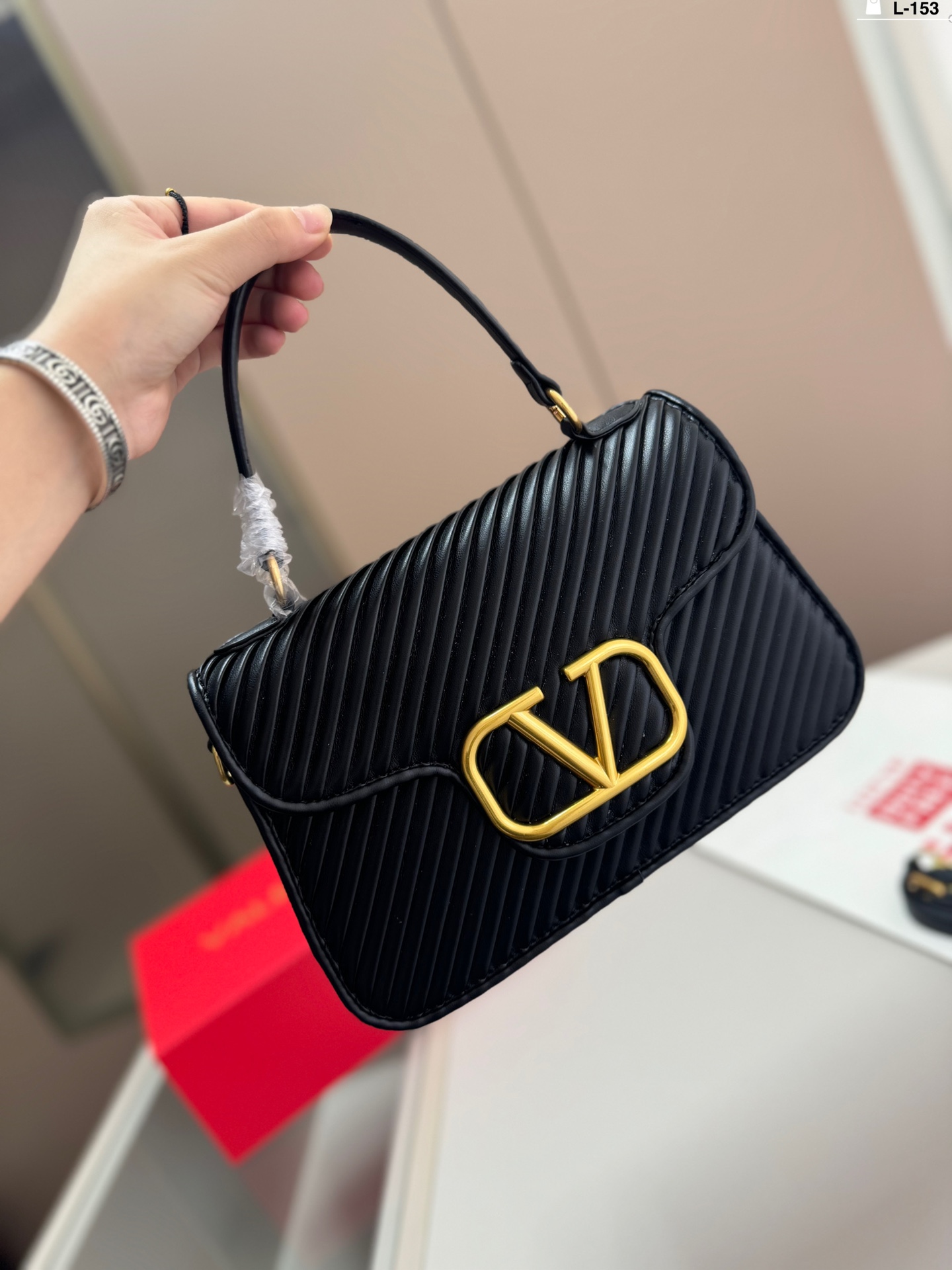 V-NO A must-have for a beautiful fairy It's so beautiful. Bang, portable shoulder bag