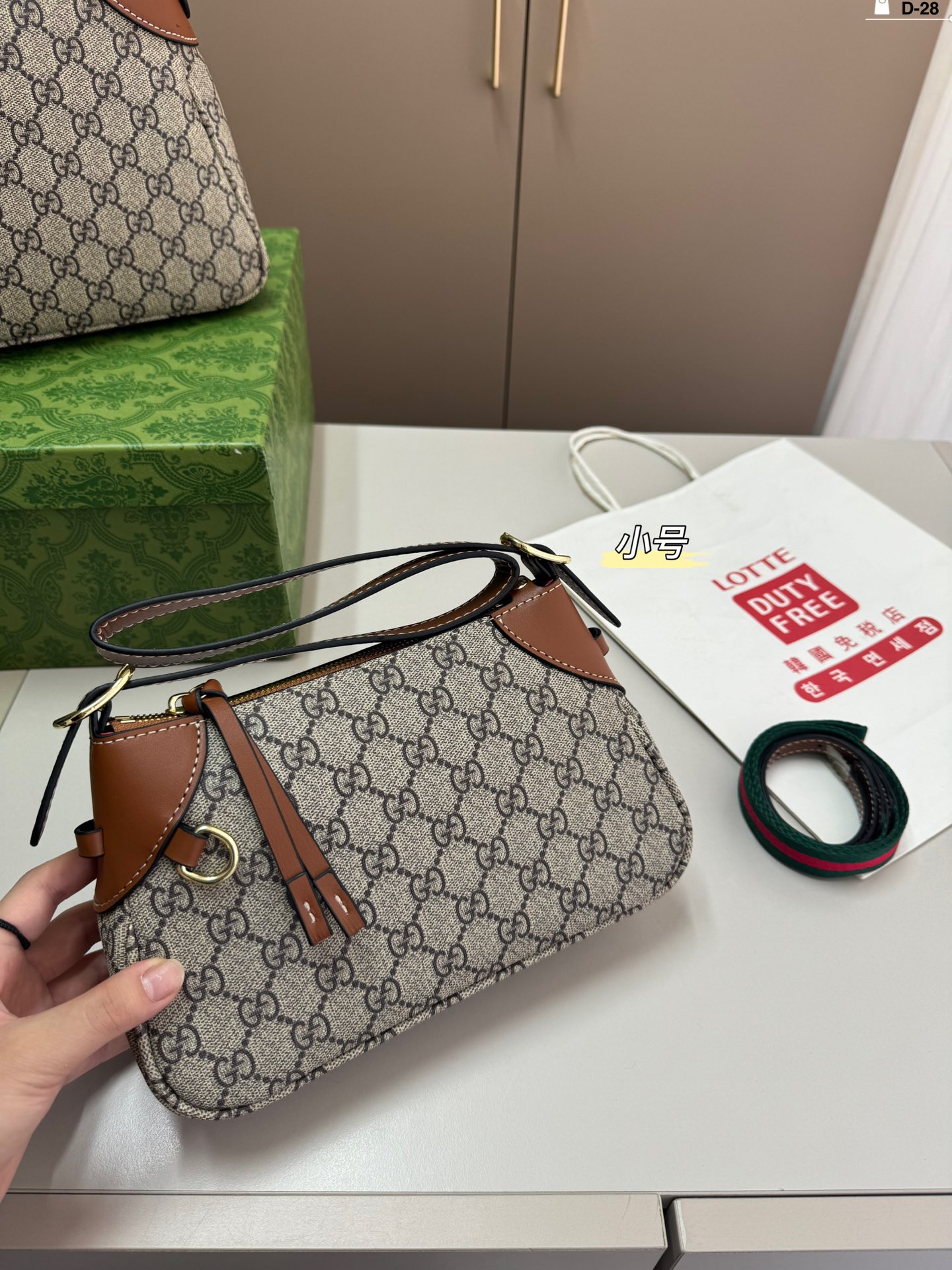 G-G Emblem underarm bag MengMeng retro croissants.