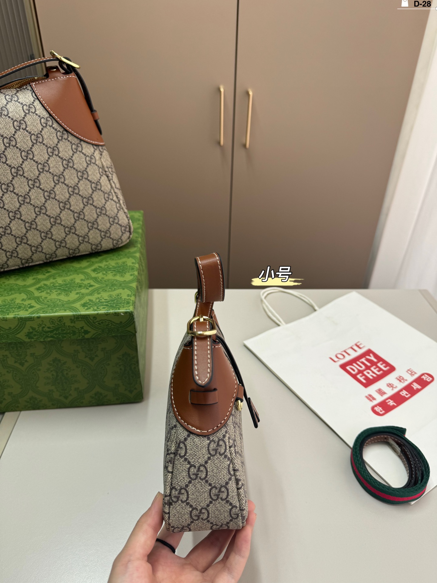 G-G Emblem underarm bag MengMeng retro croissants.