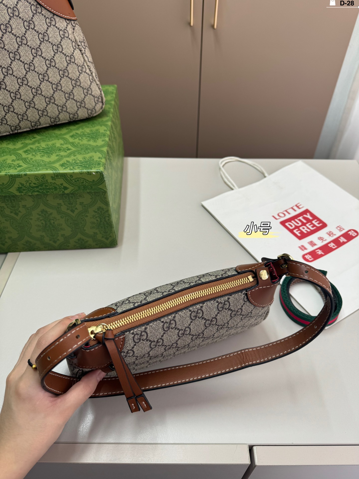 G-G Emblem underarm bag MengMeng retro croissants.