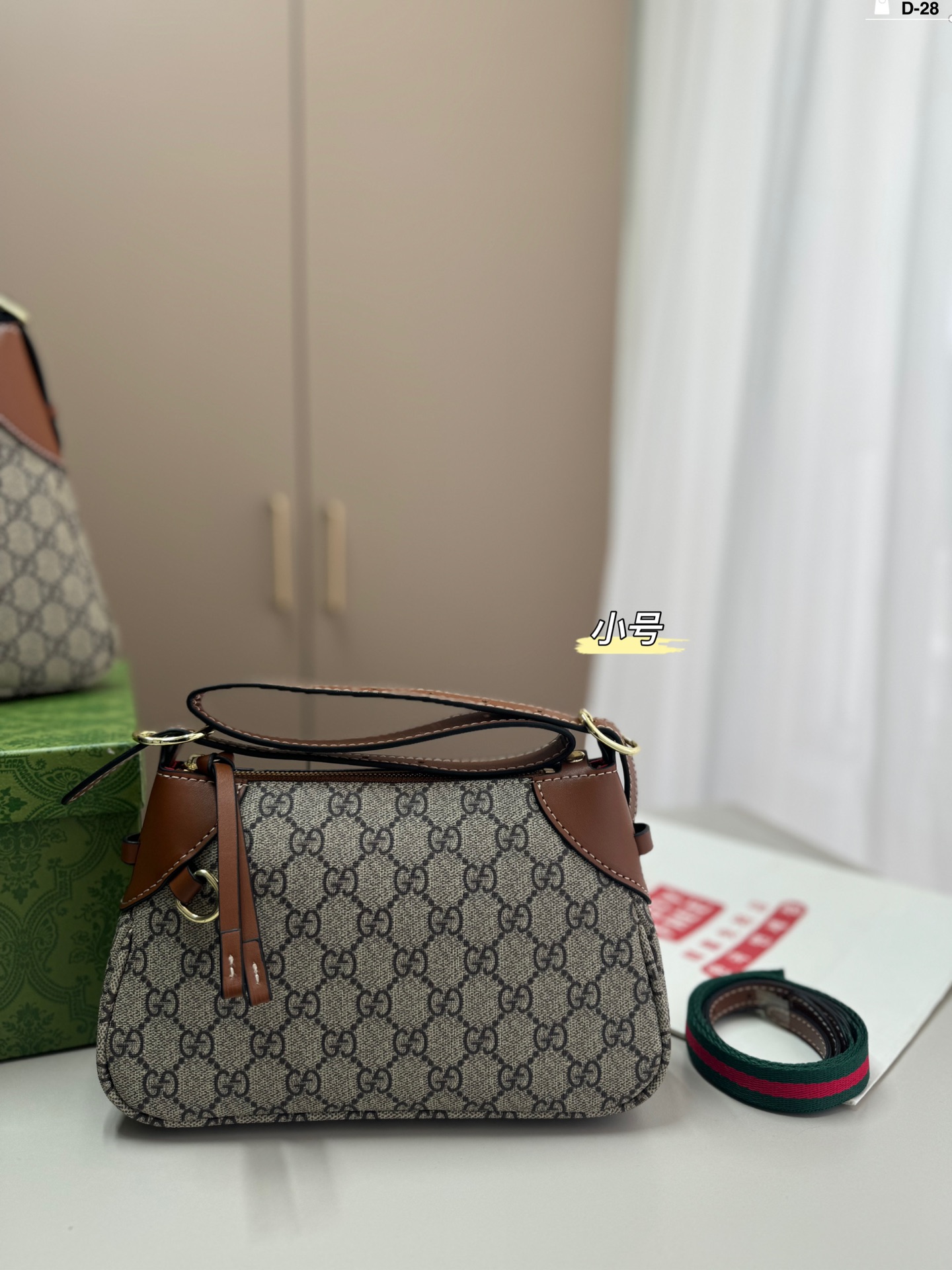 G-G Emblem underarm bag MengMeng retro croissants.