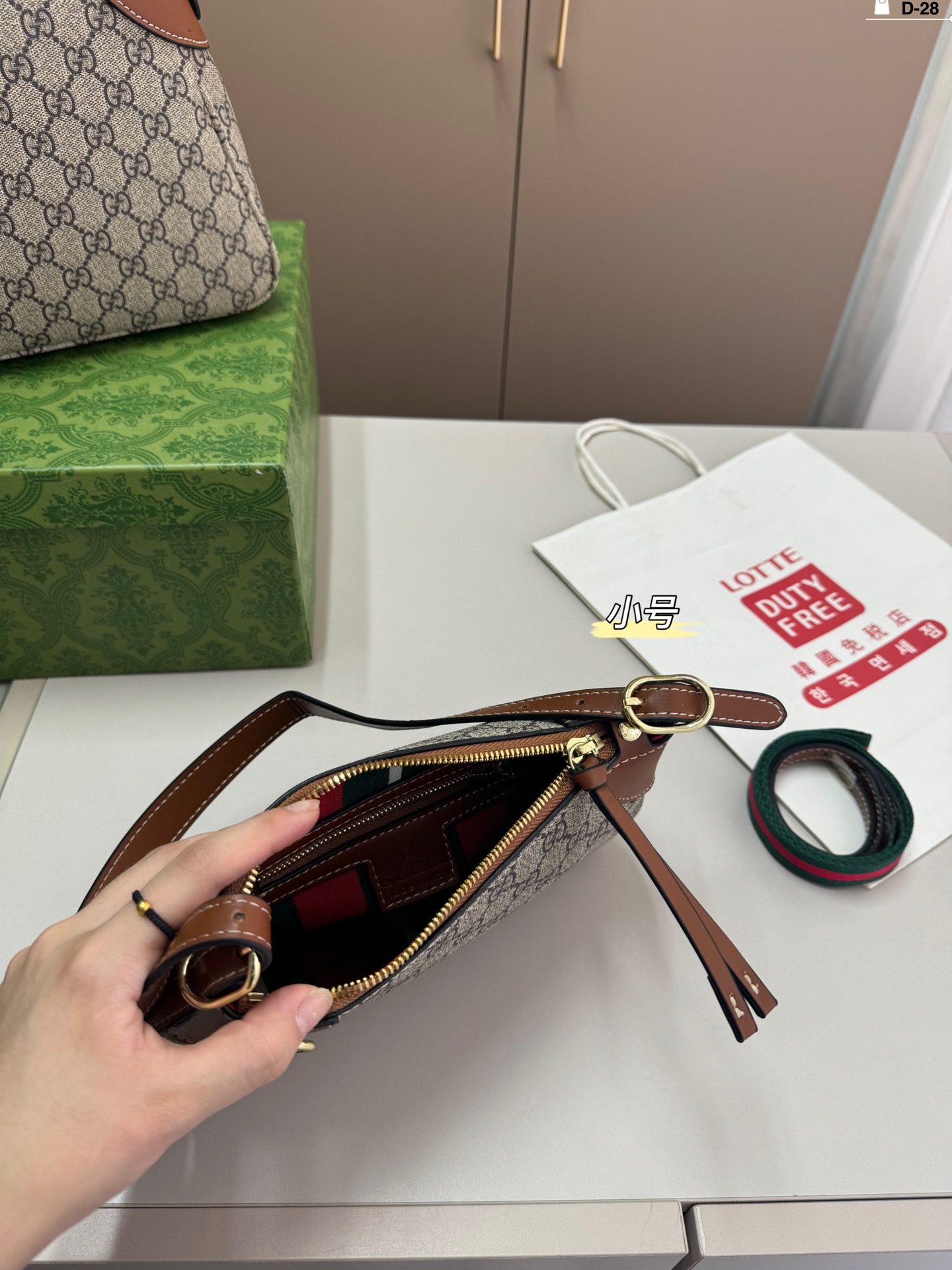 G-G Emblem underarm bag MengMeng retro croissants.