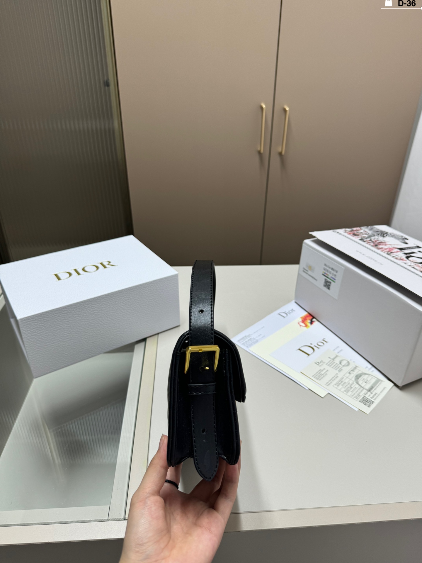 D-R WINTER messenger bag Underarm bag is low-key and textured.