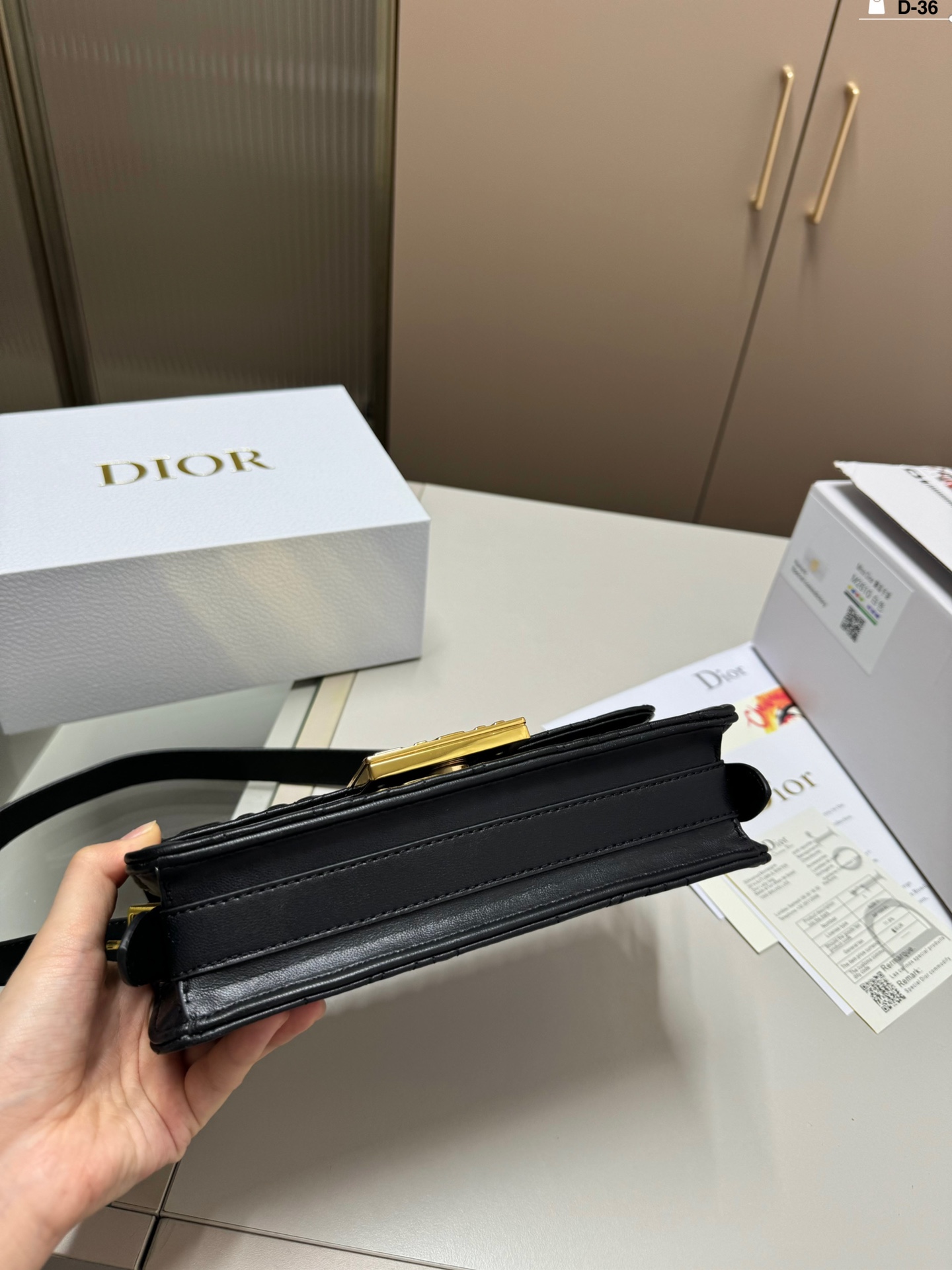 D-R WINTER messenger bag Underarm bag is low-key and textured.