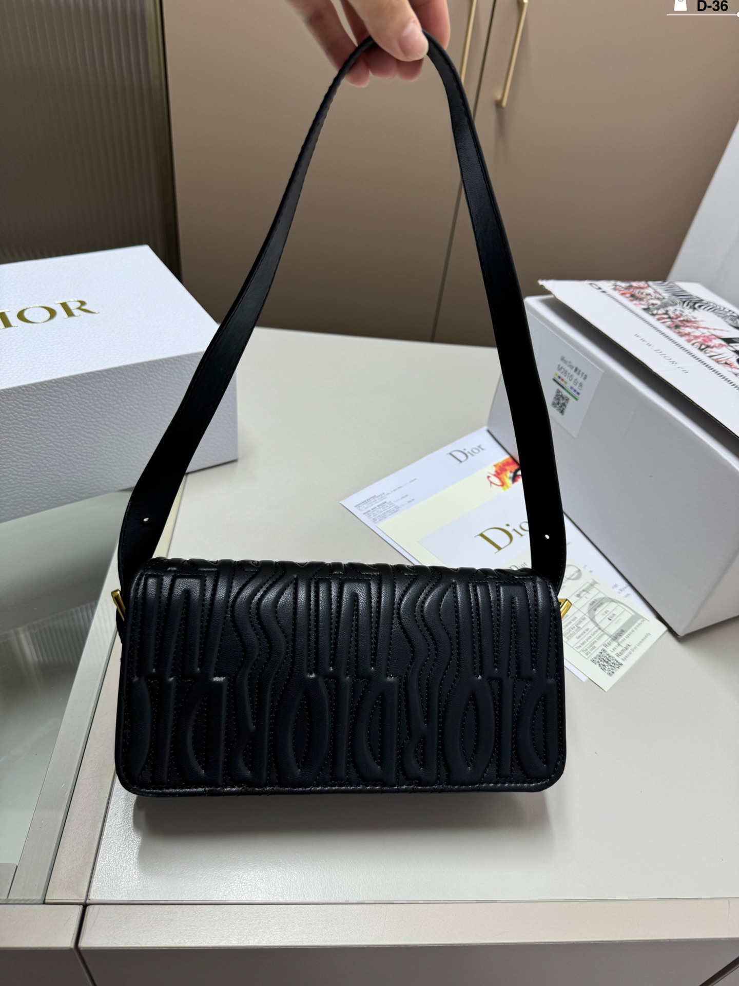 D-R WINTER messenger bag Underarm bag is low-key and textured.