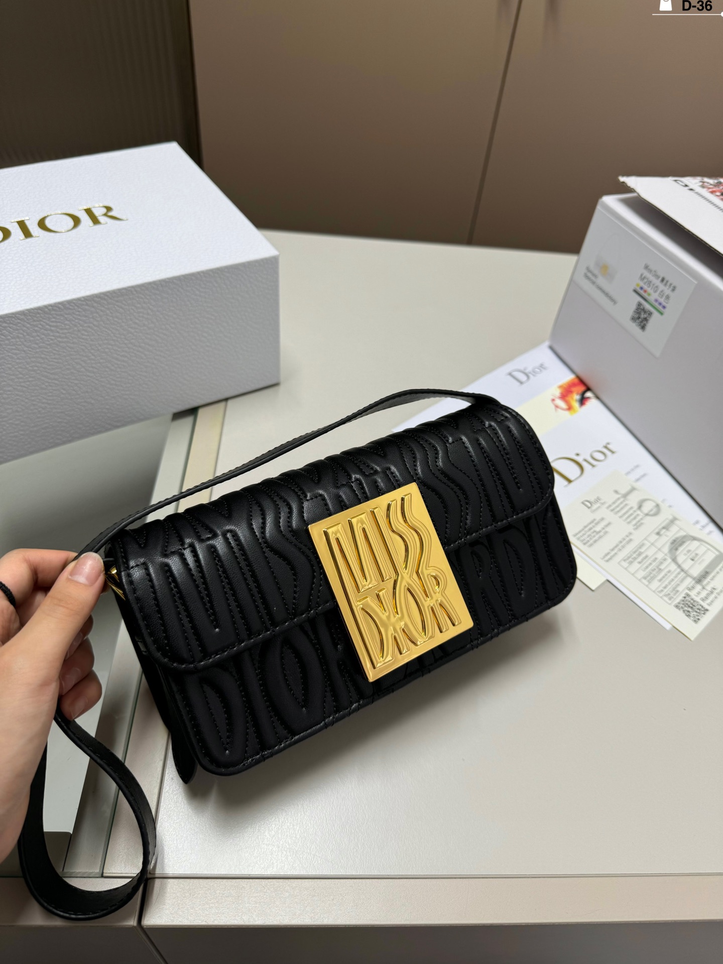 D-R WINTER messenger bag Underarm bag is low-key and textured.