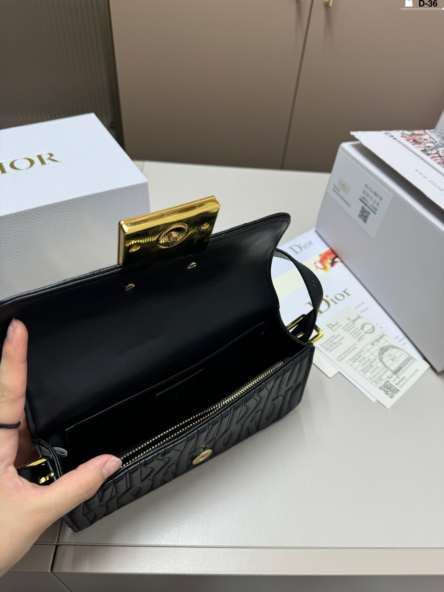 D-R WINTER messenger bag Underarm bag is low-key and textured.