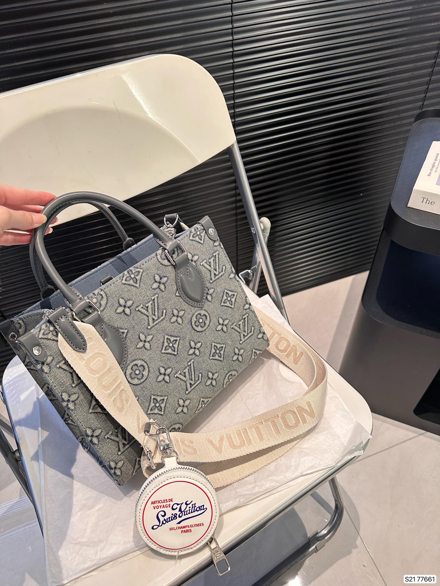 L-V cong Lin jeans tote