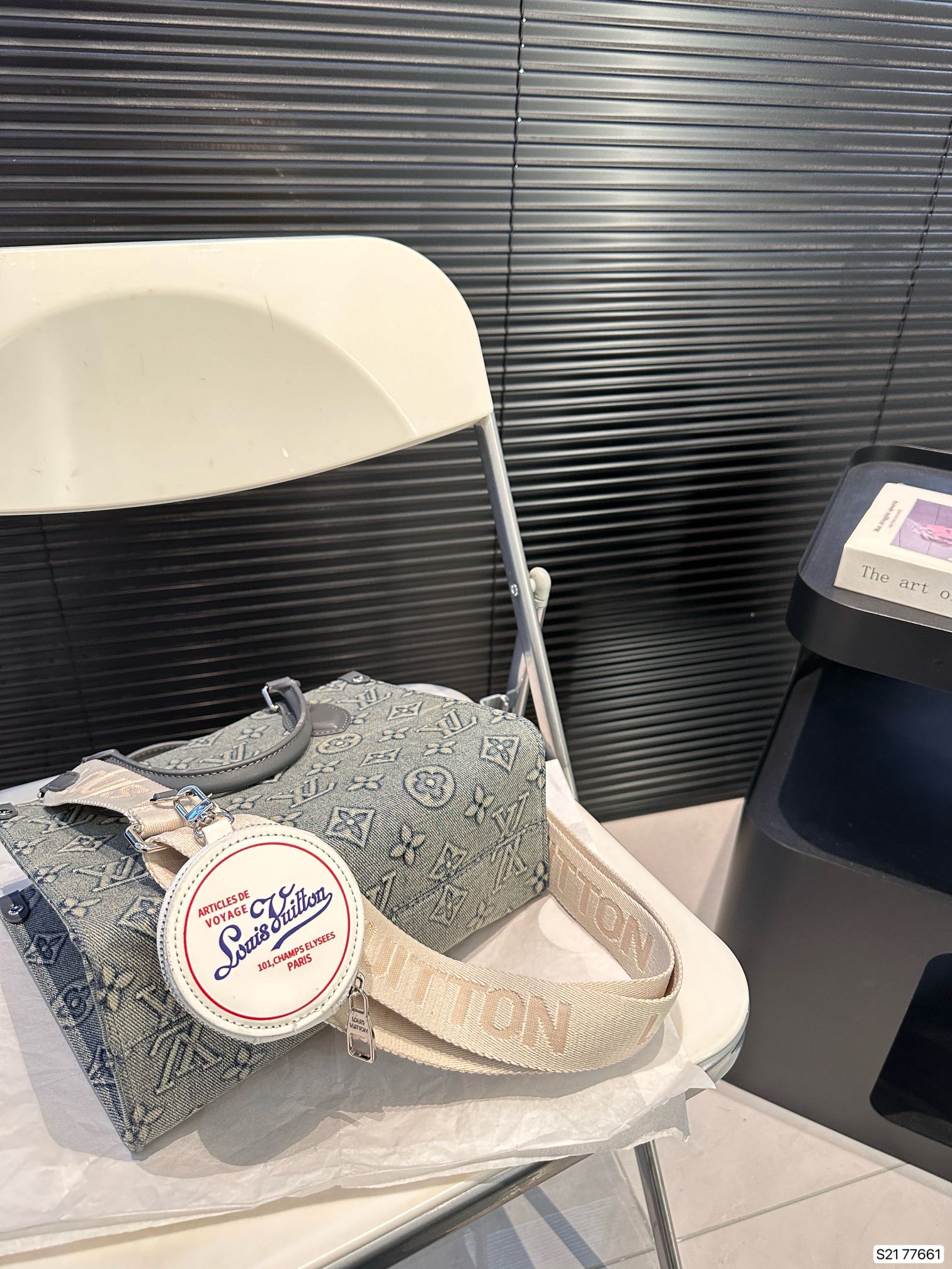 L-V cong Lin jeans tote