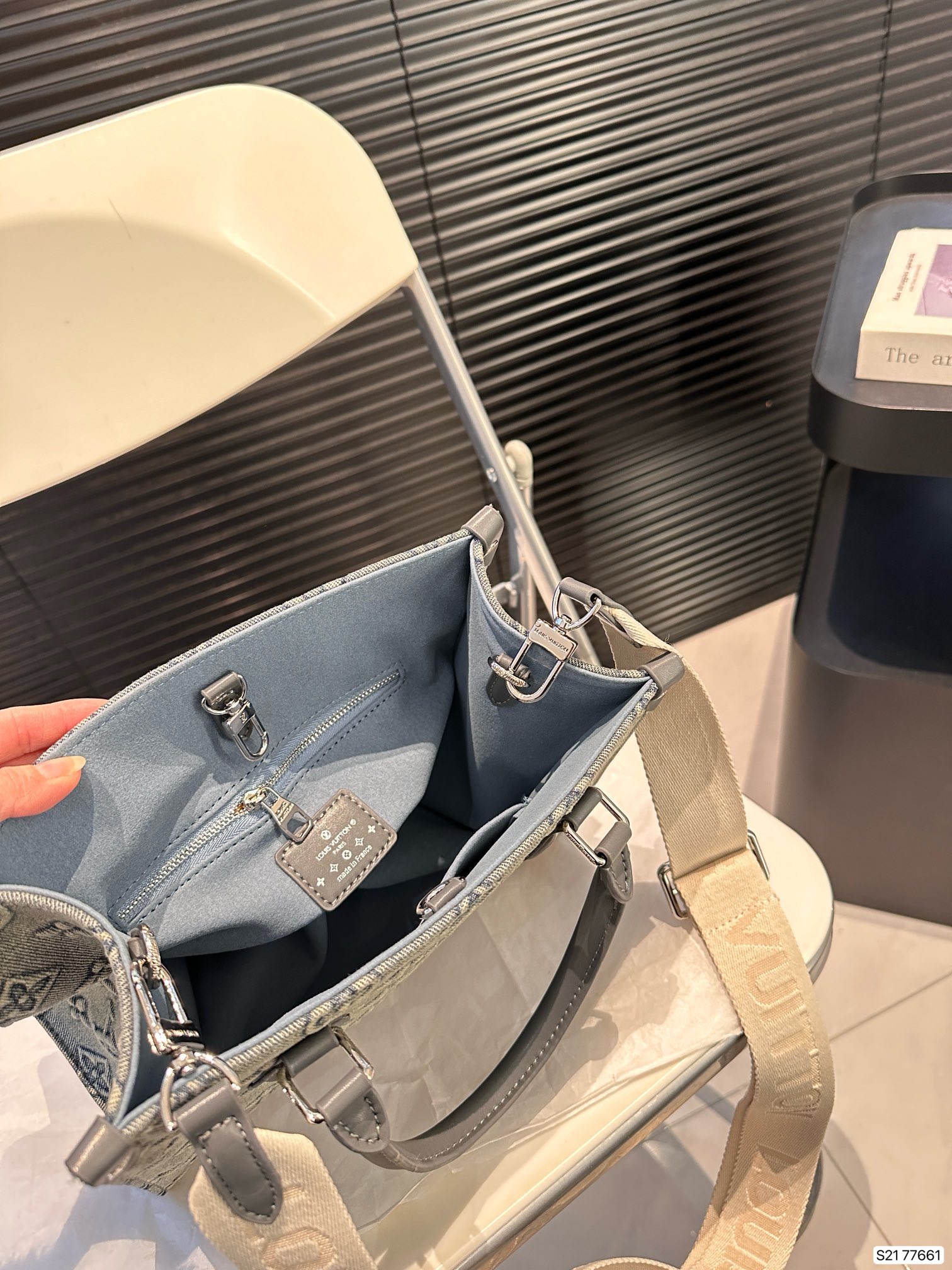 L-V cong Lin jeans tote