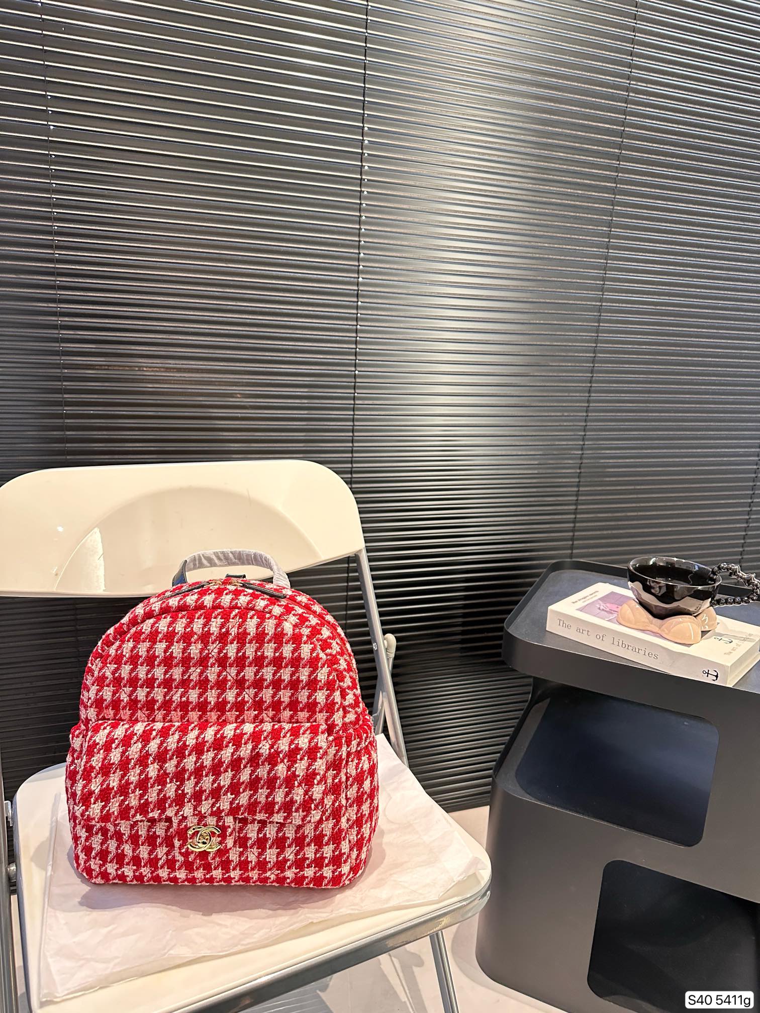 C-L red plaid backpack Jennie with the same paragraph.