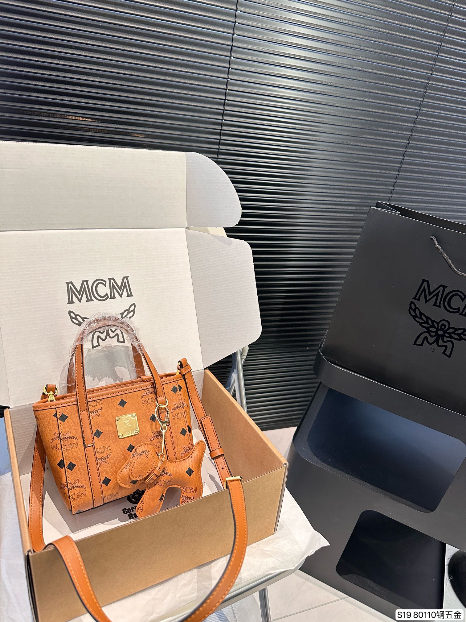 M-CM shopping basket