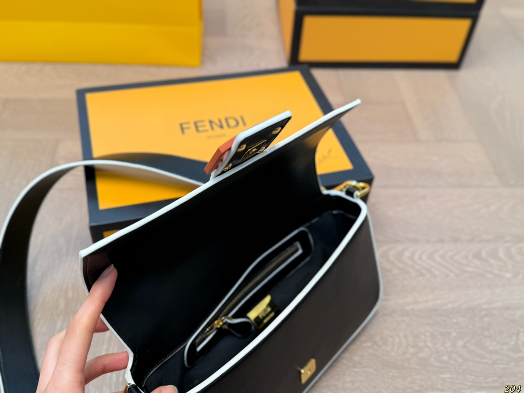 F-I Monster baguette bag