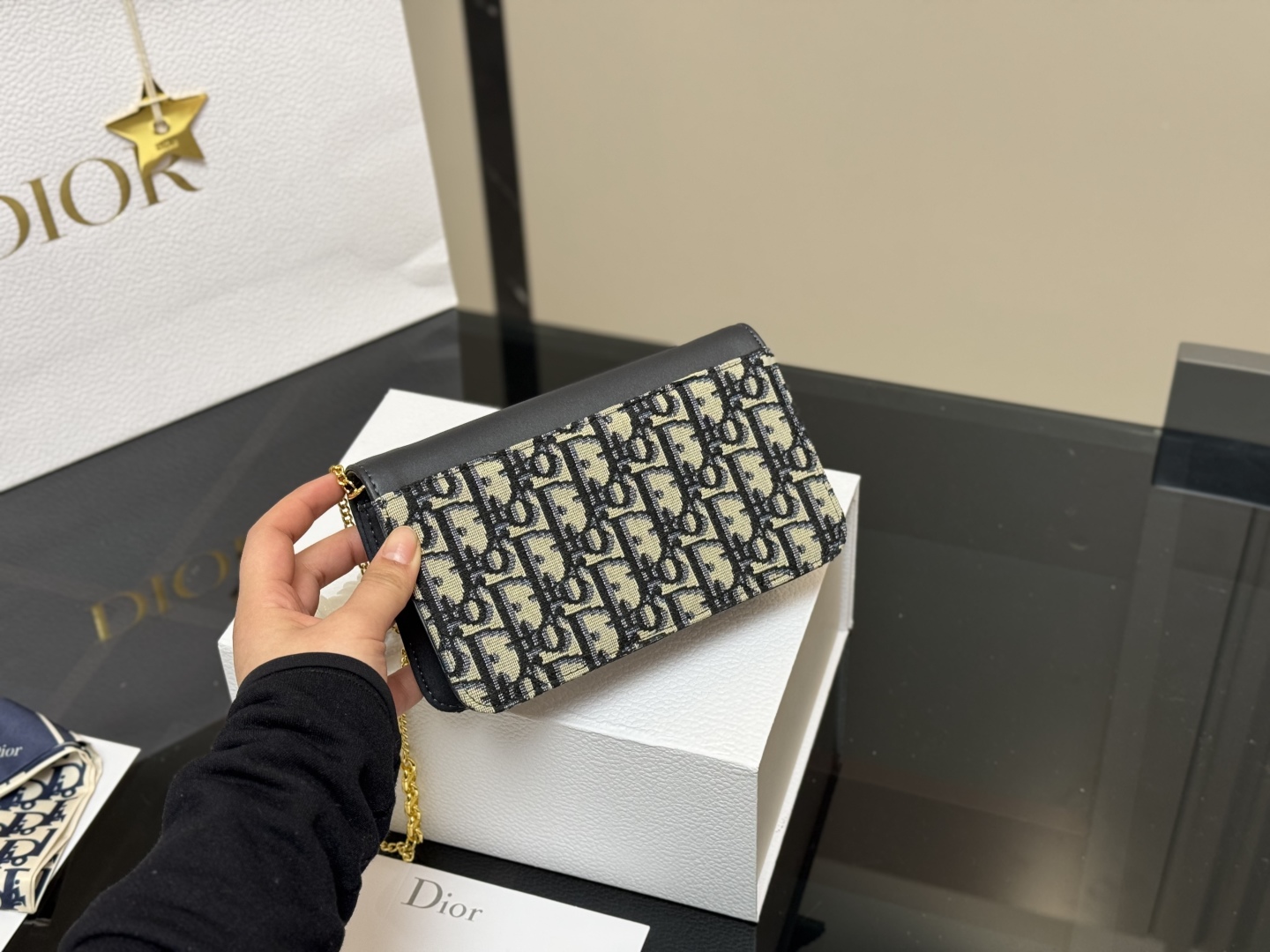 D-R The latest Montaigne chain