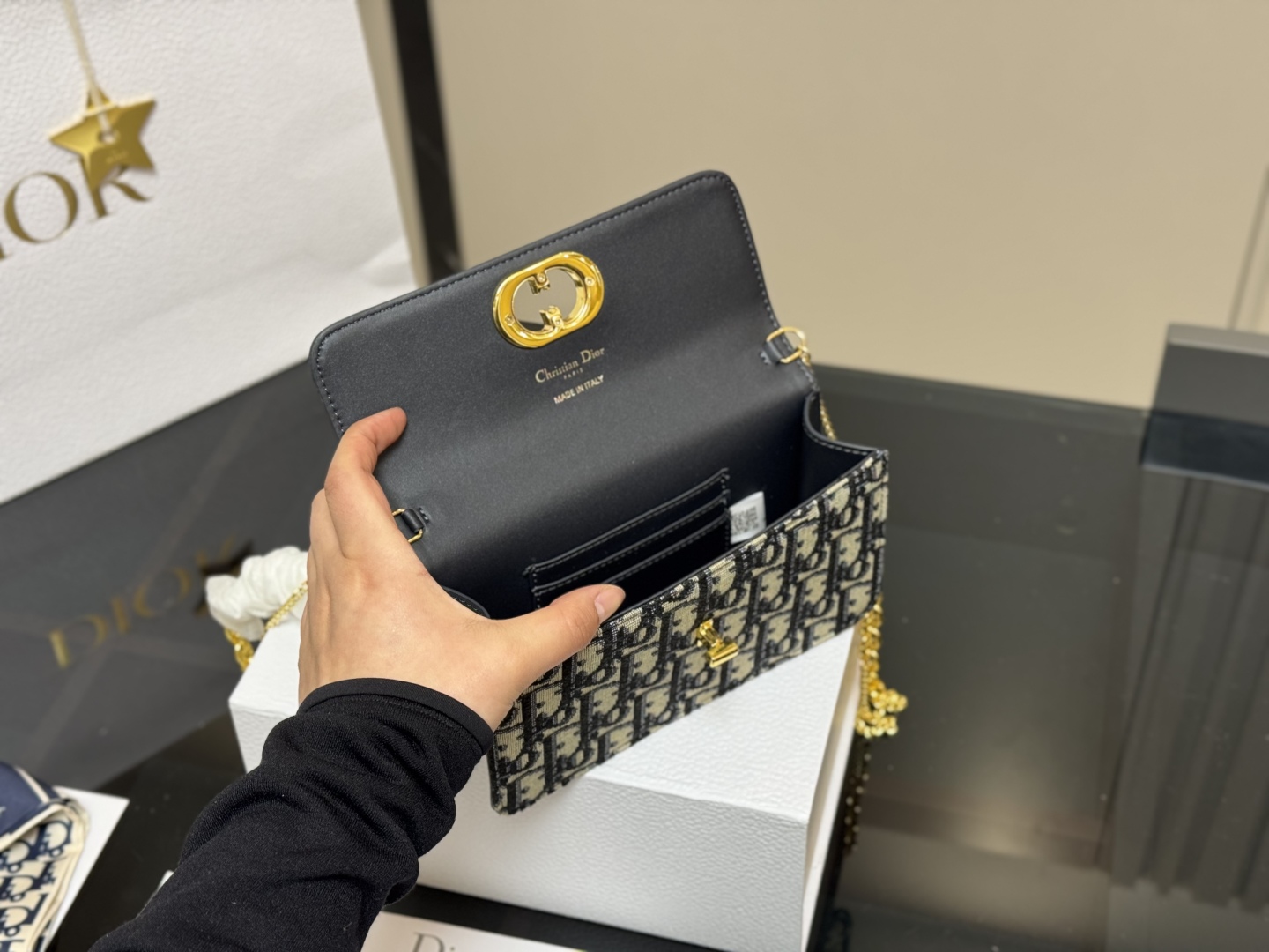 D-R The latest Montaigne chain