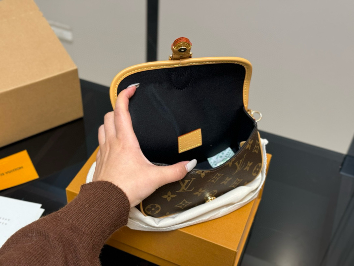 L-V Diane baguette bag