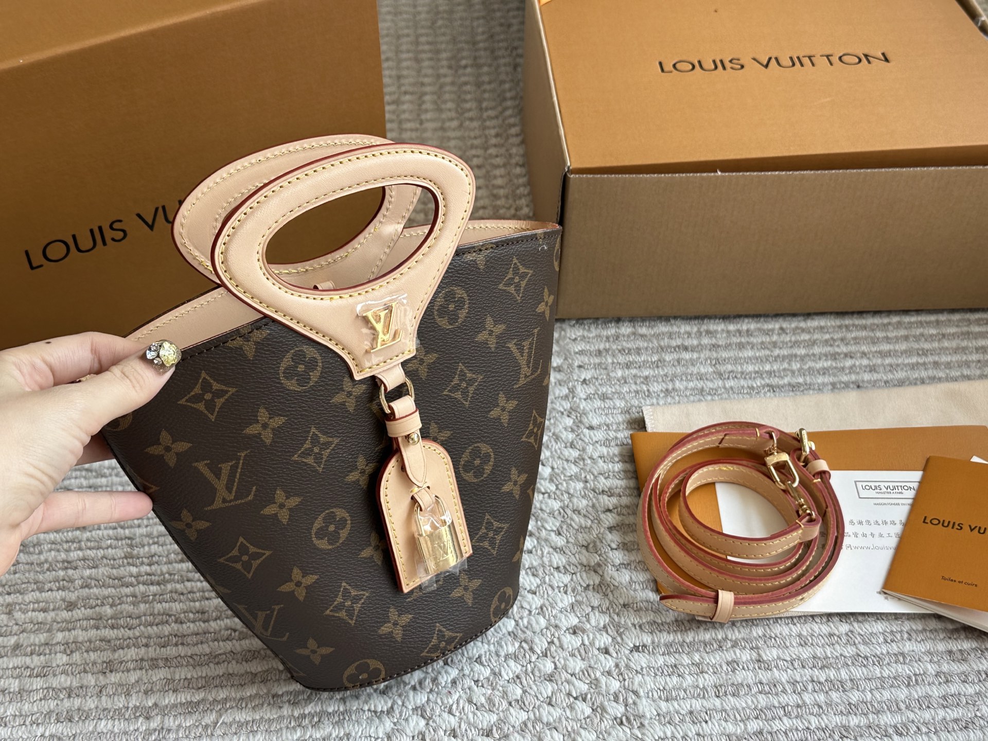 L-V 25SS new show shopping basket