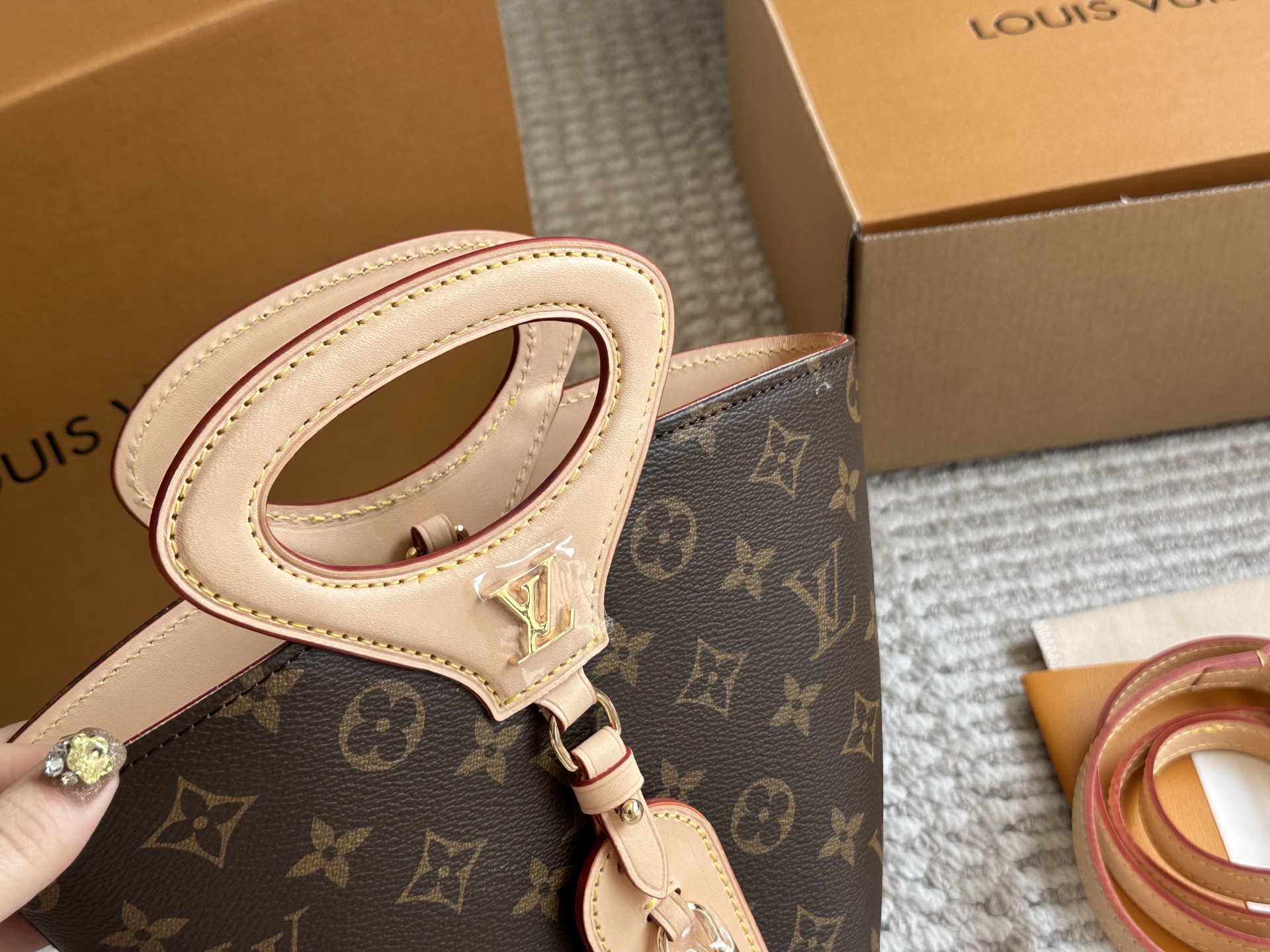 L-V 25SS new show shopping basket