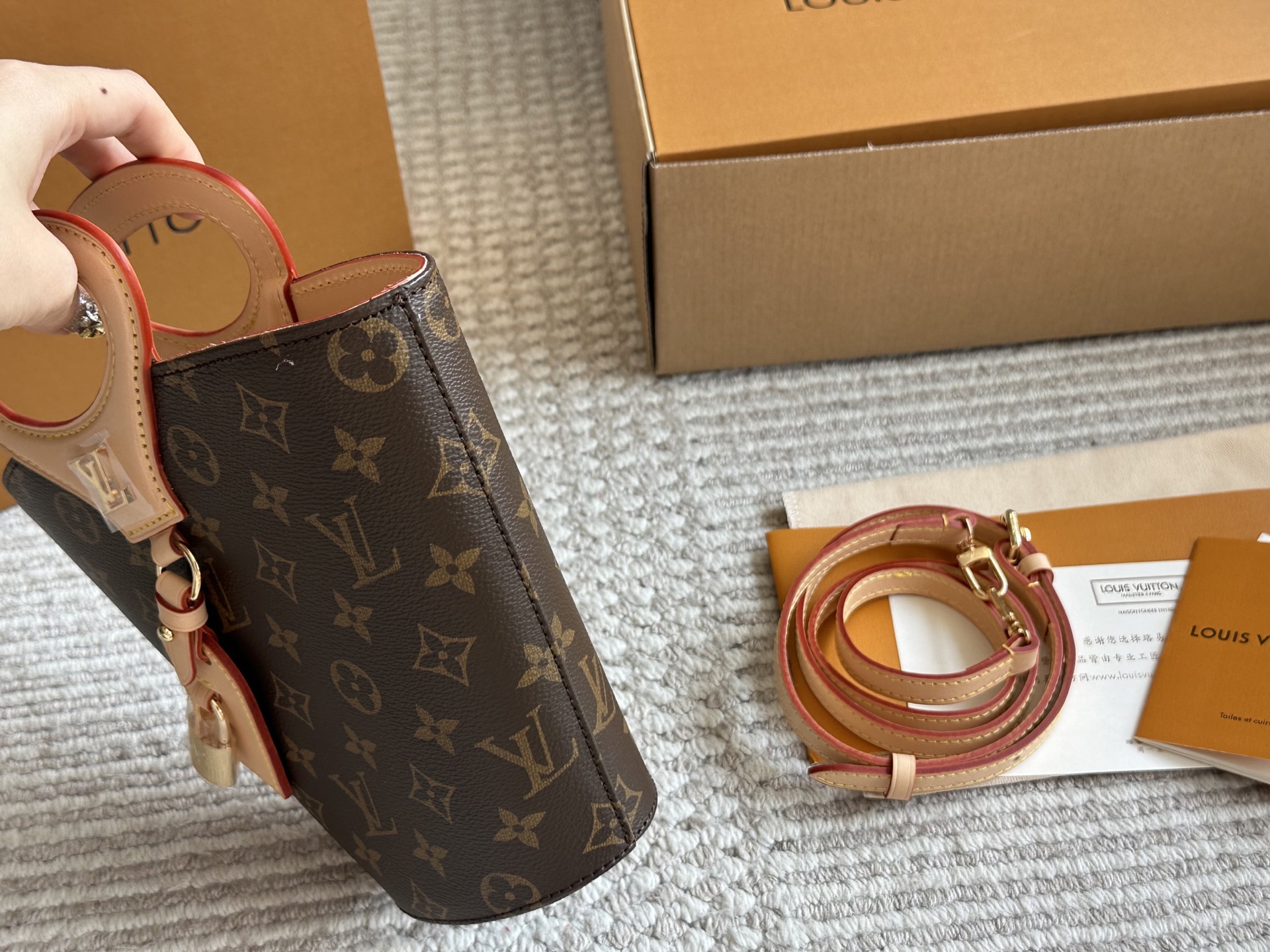 L-V 25SS new show shopping basket